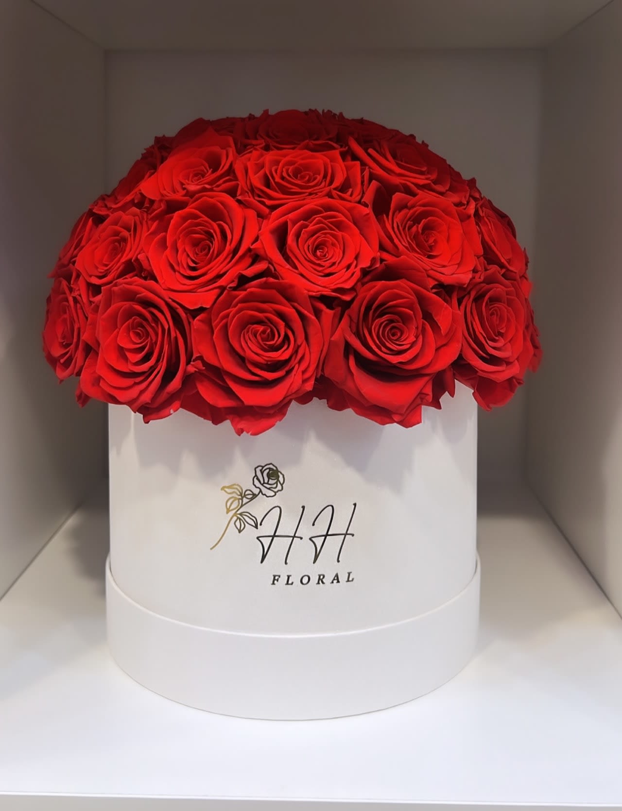 Red Large Preserved Rose - If you seek a positive long-lasting impression, then this preserved flower assortment will fit the bill. This product is made of natural high-quality roses, preserved to last up to 3 years, not days. It is a perfect choice whenever you want fresh-looking natural flowers without quick deterioration, costly maintenance, or frequent replacement.   Our flower assortment in glass dome is an ideal gift for special occasions, such as Valentine’s Day, Mother’s Day, Christmas, and Birthdays. It is also a great choice for long-lasting, natural-looking decorations at homes and rental properties. In addition, it suits well for unique staging applications, such as home showings, parties, and events.   * Maintenance tips: Avoid exposure to direct sunlight, heat, humidity, and harsh environment. No water required.