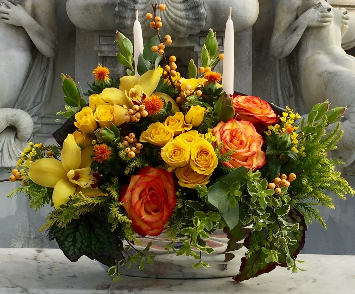 FESTIVE SEASONS - A centerpiece designed to finish off your newly decorated fall colors in your home to add that bit of elegance and comfort of Fall with warm colors and inviting fragrances.....