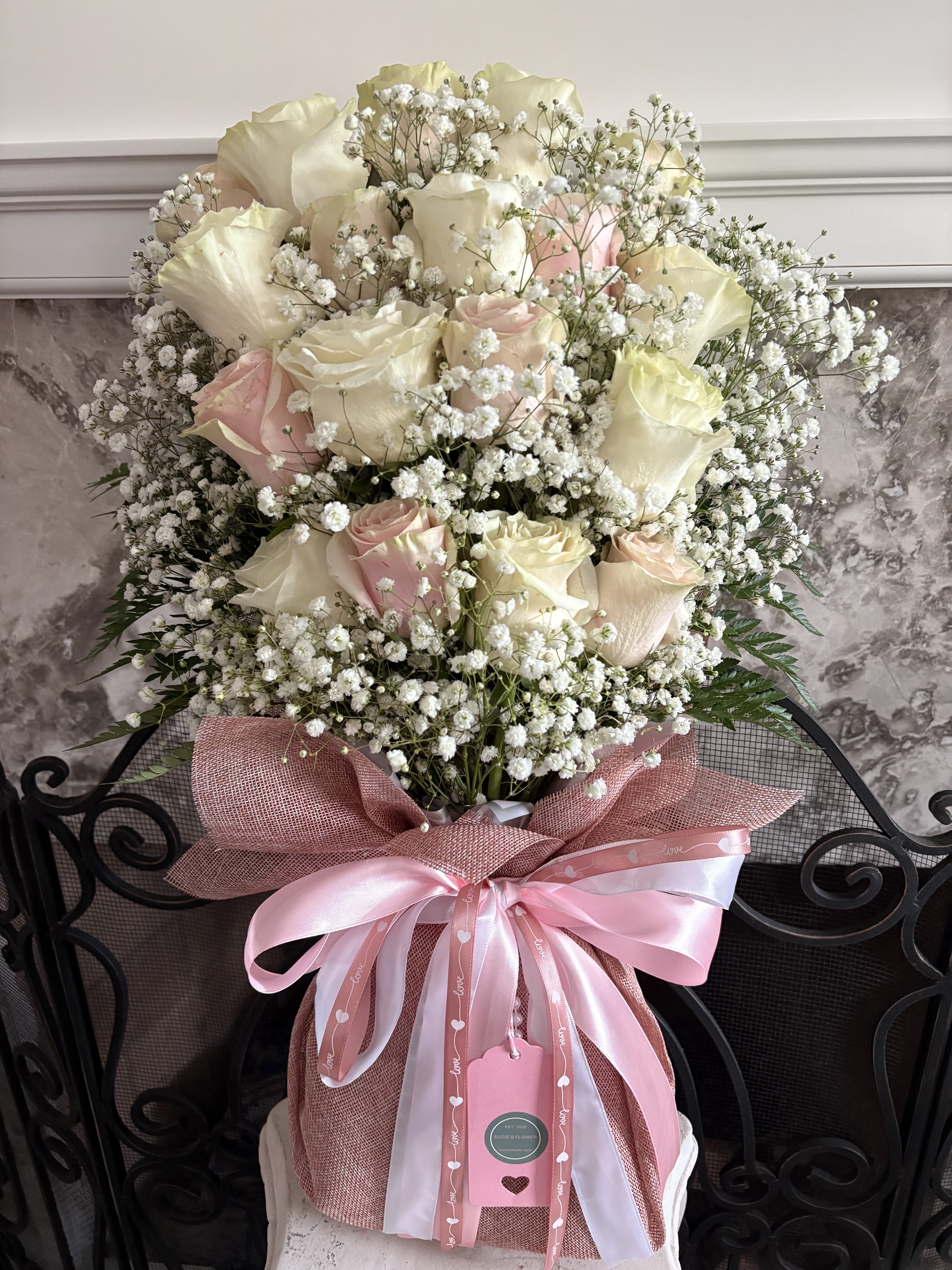 Linen Wrap: Suzie’s Signature Arrangement ( Pink &amp; White ) - Fresh Cut 9 Pink Roses &amp; 9 White Roses With Baby Breathe 25''H x 18''W 