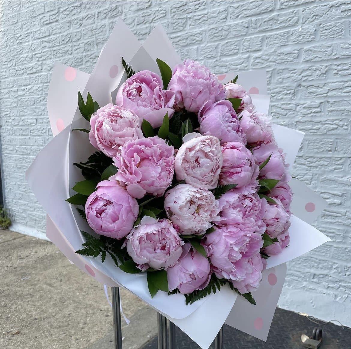 Pink peonies.  The photo shows a deluxe size. - The photo shows a deluxe size.