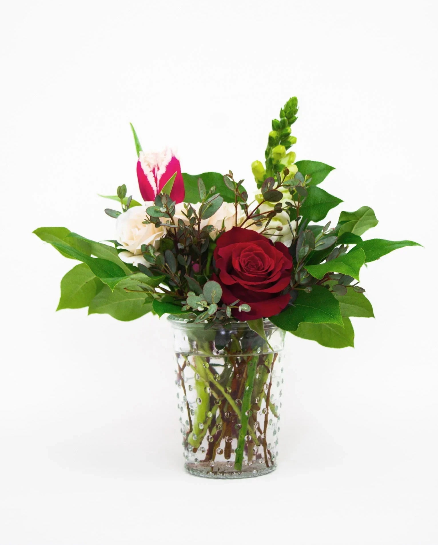 15 | l'amour - The sweetest bundle of love. Including classic Valentine colors and foliage.