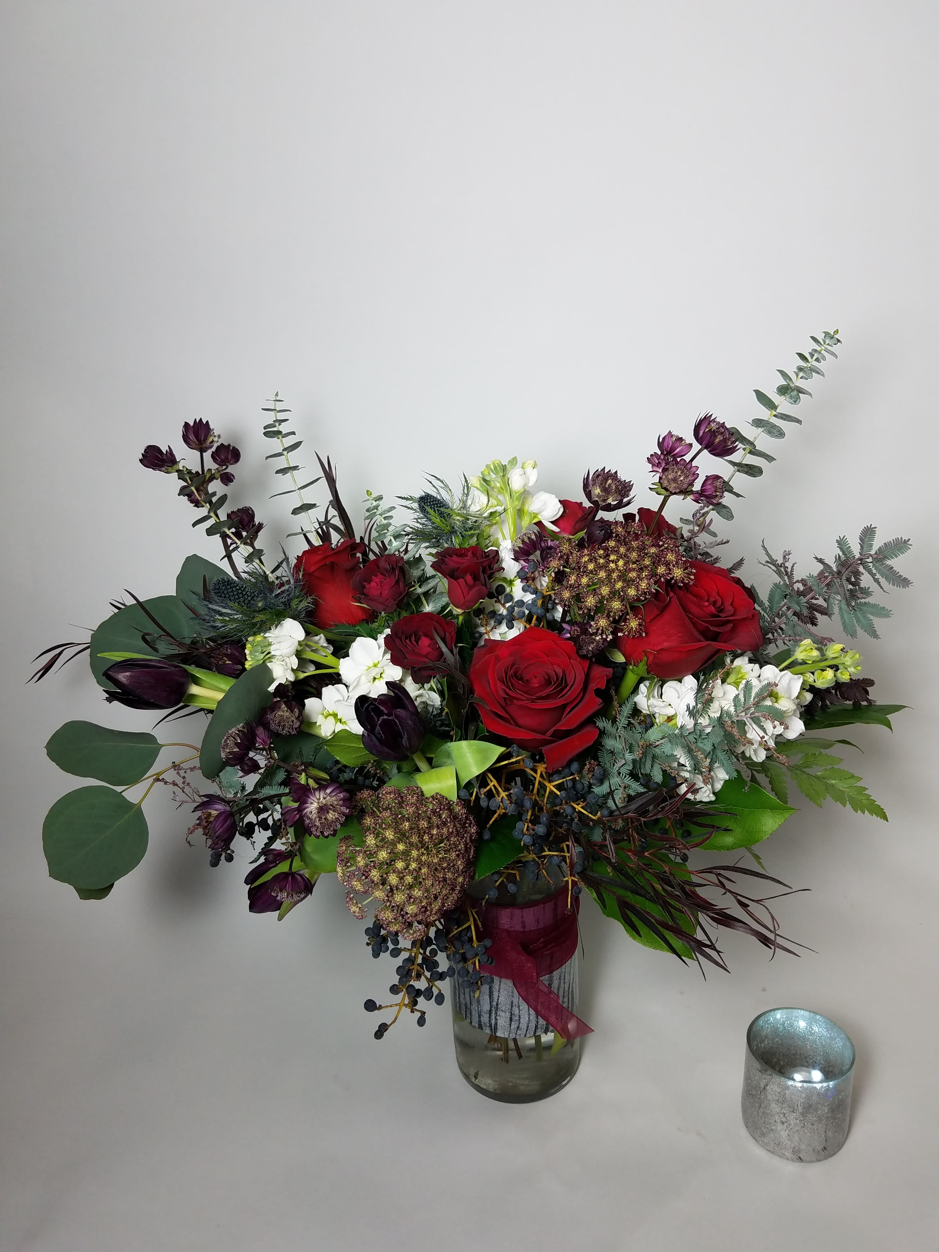 Pinot Noir - Does your sweetheart deserve only the best? Dozen red roses just not good enough to show your deep appreciation and love? This bouquet has the romantic-gesture attitude of a dozen red roses with the added mood and passion you want to convey to your sweety. 