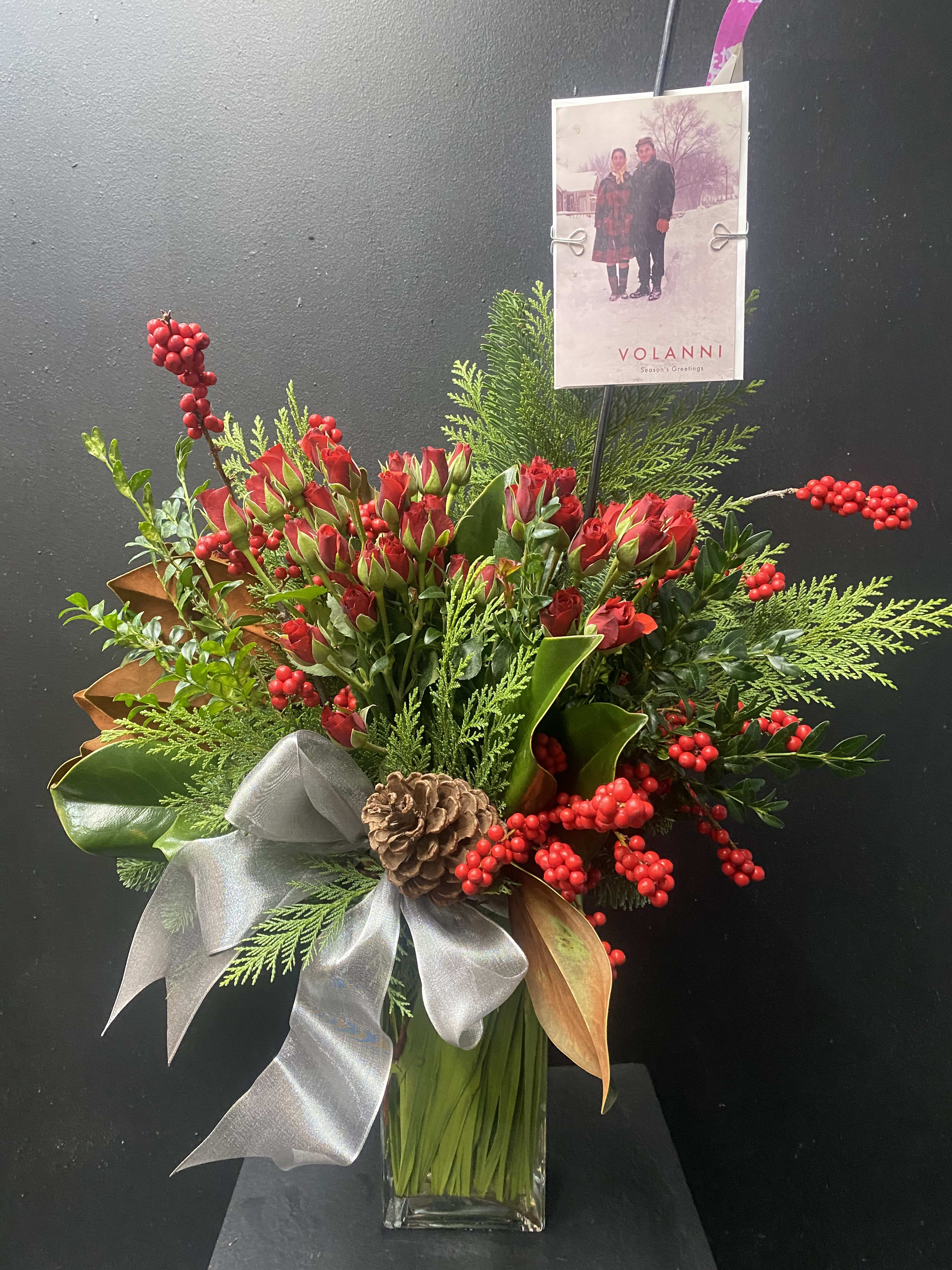 Panettone Tortora - Garden spray roses, holiday greens and elements.