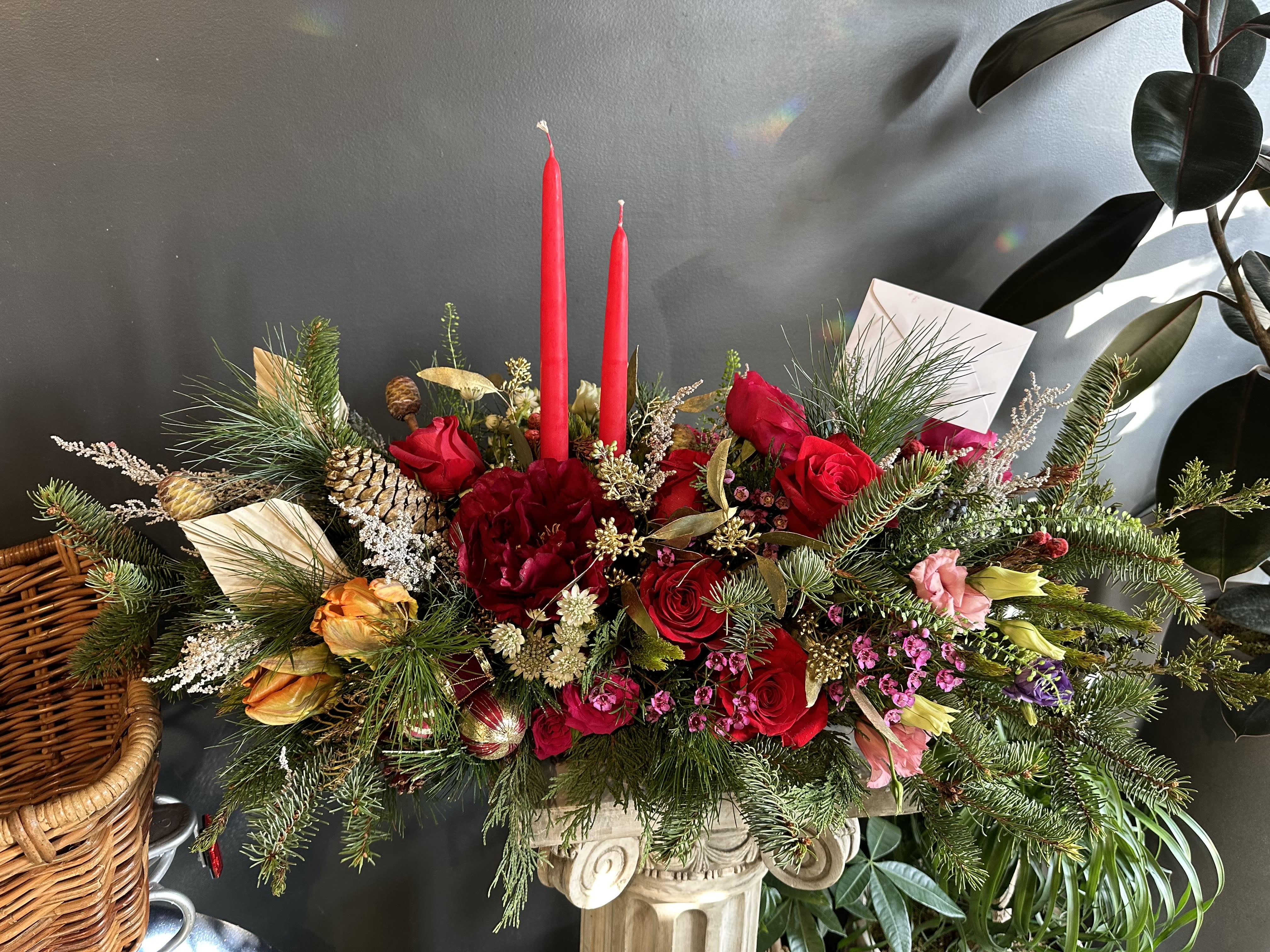 Silent night - A holiday centerpiece with candles, and peaceful aroma from mixture of different Wintergreens. This long and low centerpiece is great for a small gathering, holiday party, or just for you to enjoy at night. 