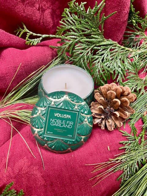 Noble Fir Garland Mini Tin - Voluspa's unique coconut wax blend is hand-poured into a 4 oz. metal vessel adorned in Japonica pattern and is topped with a matching lid that keeps the candle dust-free when not in use. The single wick allows you to enjoy fragrance throw for 25 hours. 