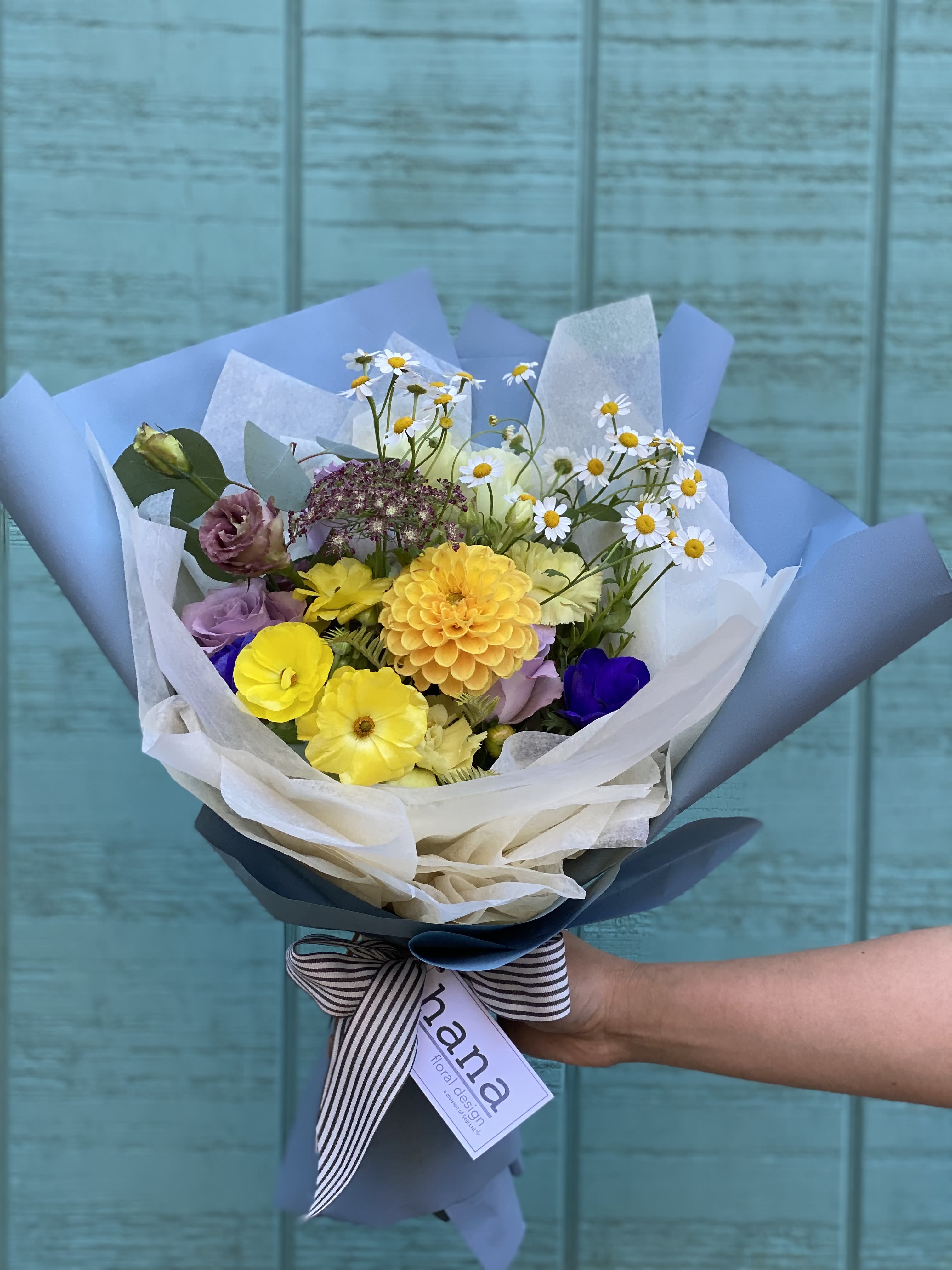 Bouquet Designer's choice  - he designer will select only the best flowers of the day to create arrangement or bouquet inspired by the seasonal beauty of the flowers.  PLEASE NOTE: The flower selection in the picture is for the design sample and to represent the sizes. The selection of the the flower and color schemes will vary due to seasonal availability.