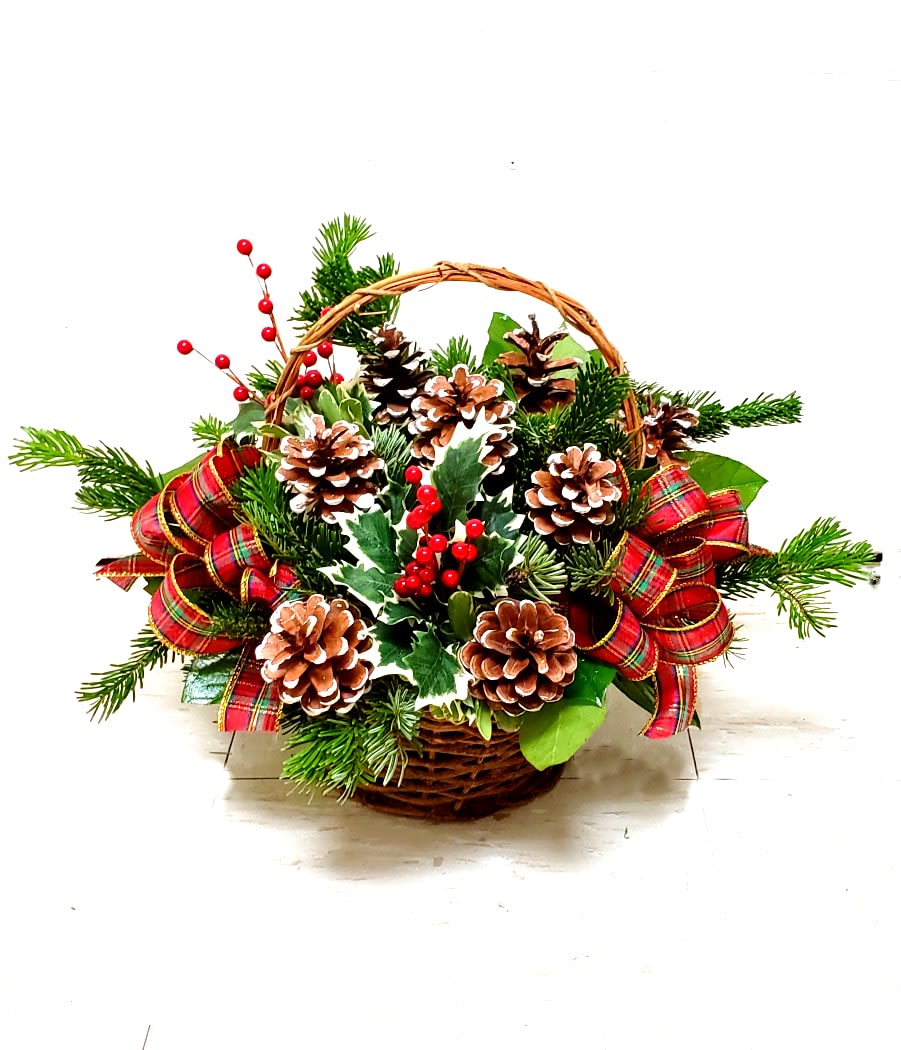 [TT-ARR XB]:  EVERGREEN BASKET ARRANGEMENT - EVERGREEN BASKET ARRANGEMENT WITH PINECONES, ORNAMENTS AND SILK DECORATIONS