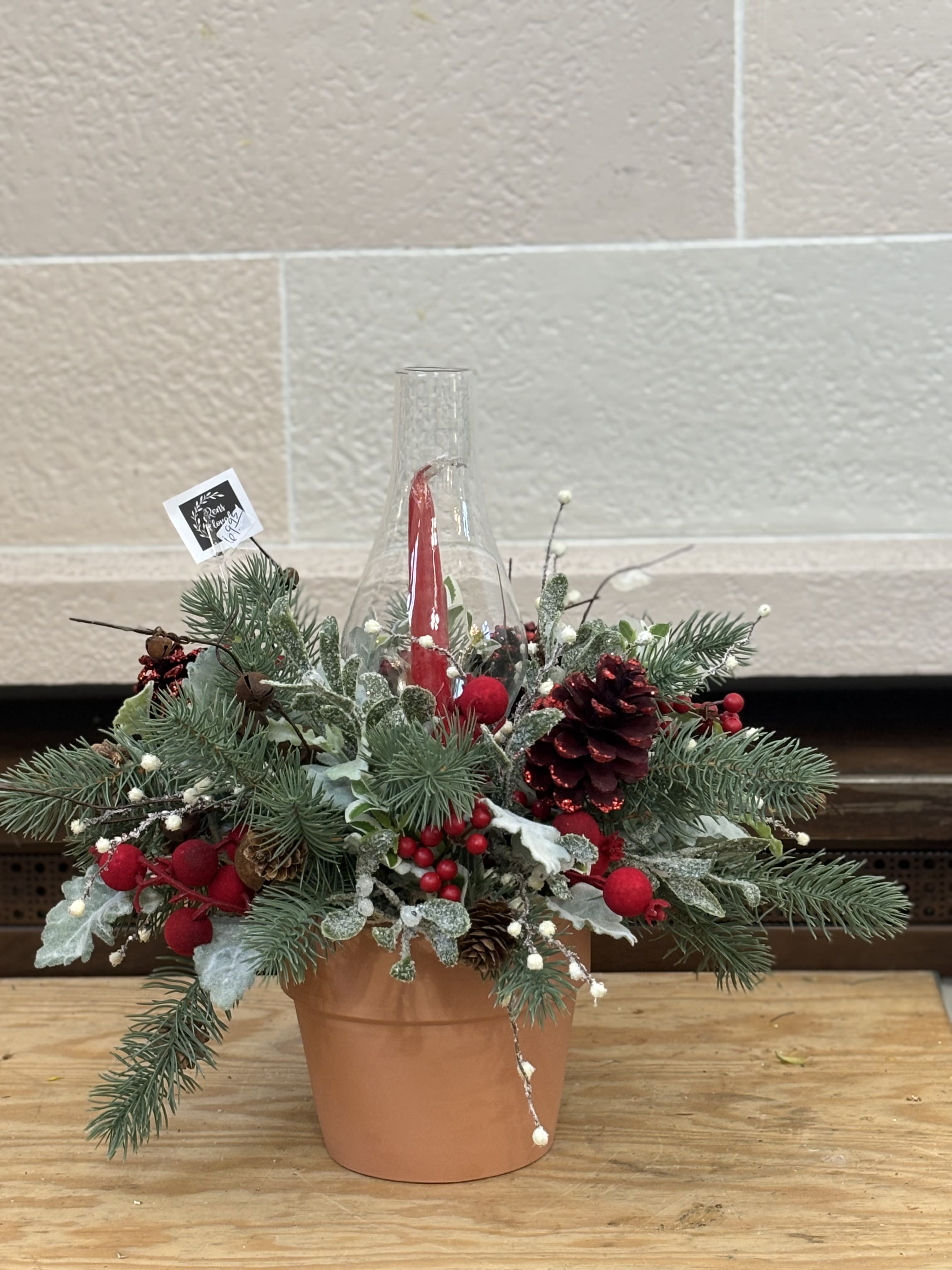 Chimney Artifical Arrangment  - An artificial arrangement with a light able candle and a chimney. 