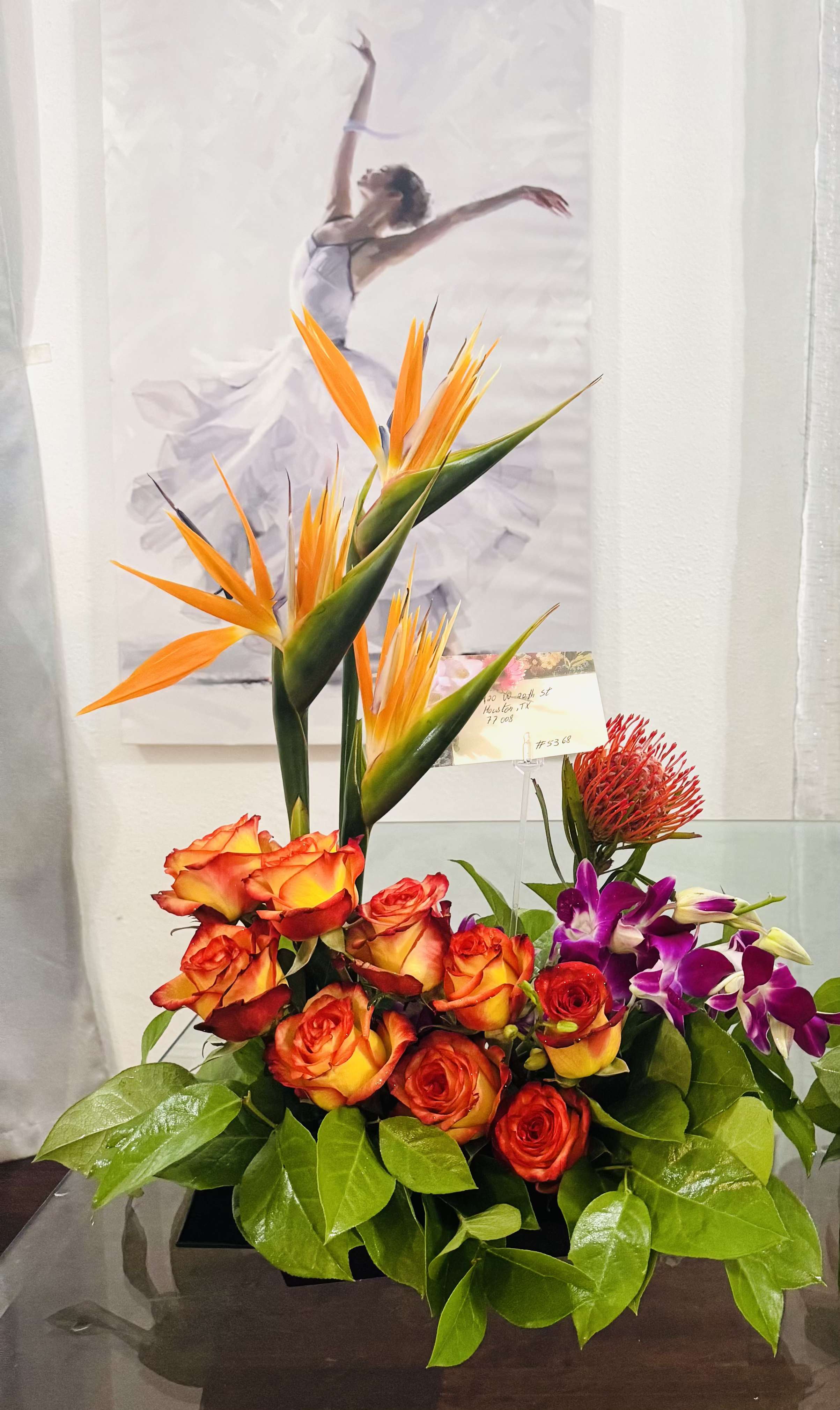 Exotic bouquet - Do you want something exotic? This is perfrect for you. Beautiuful flowers! With some Birds, Roses, Protea and more..Please Note: The bouquet pictured reflects our original design for this product. While we always try to follow the color palette, we may replace stems to deliver the freshest bouquet possible, and we may sometimes need to use a different vase/ basket.