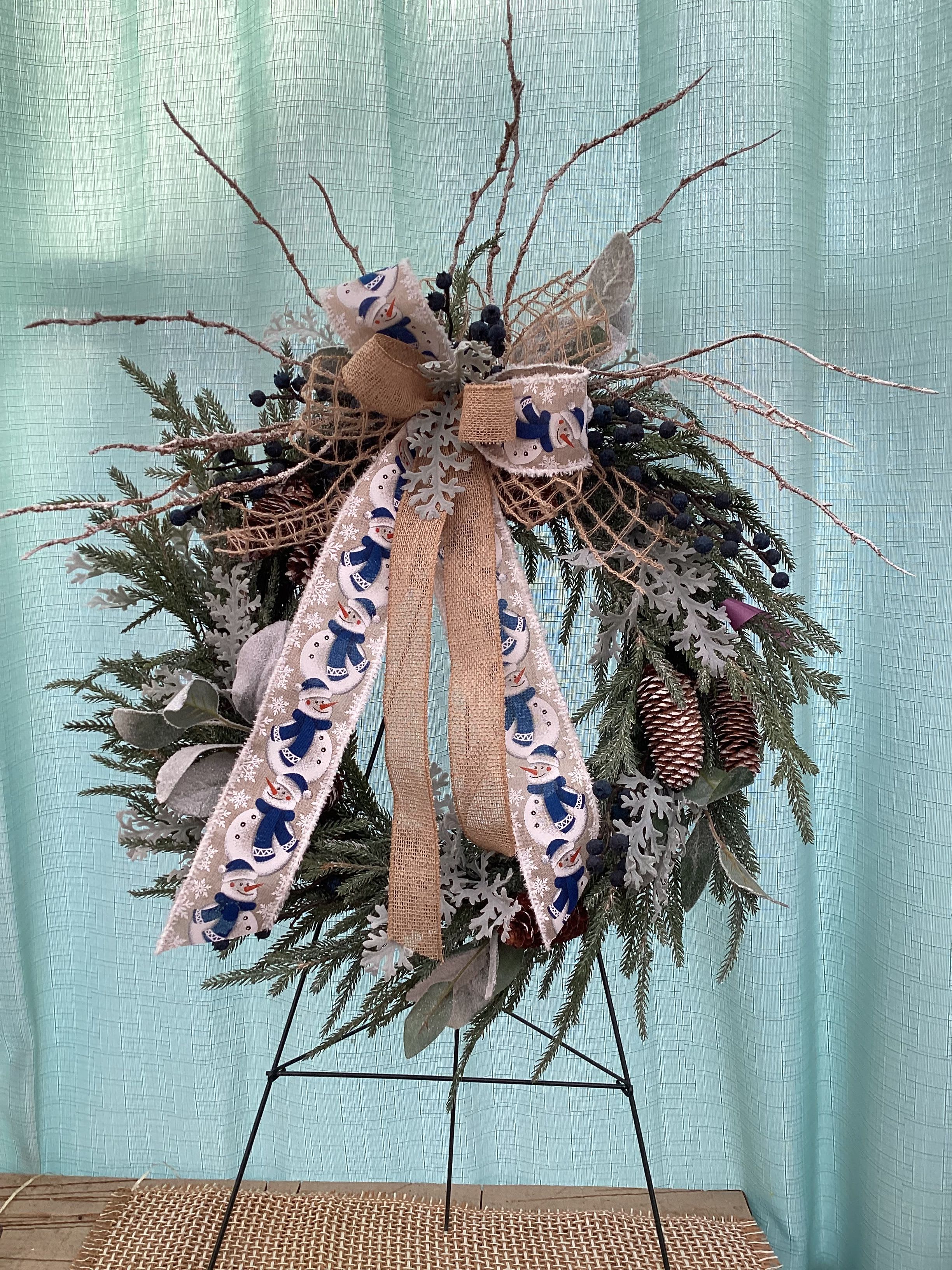 Winter snowman wreath  - Perfect for winter or Christmas, bringing a touch of nature. 