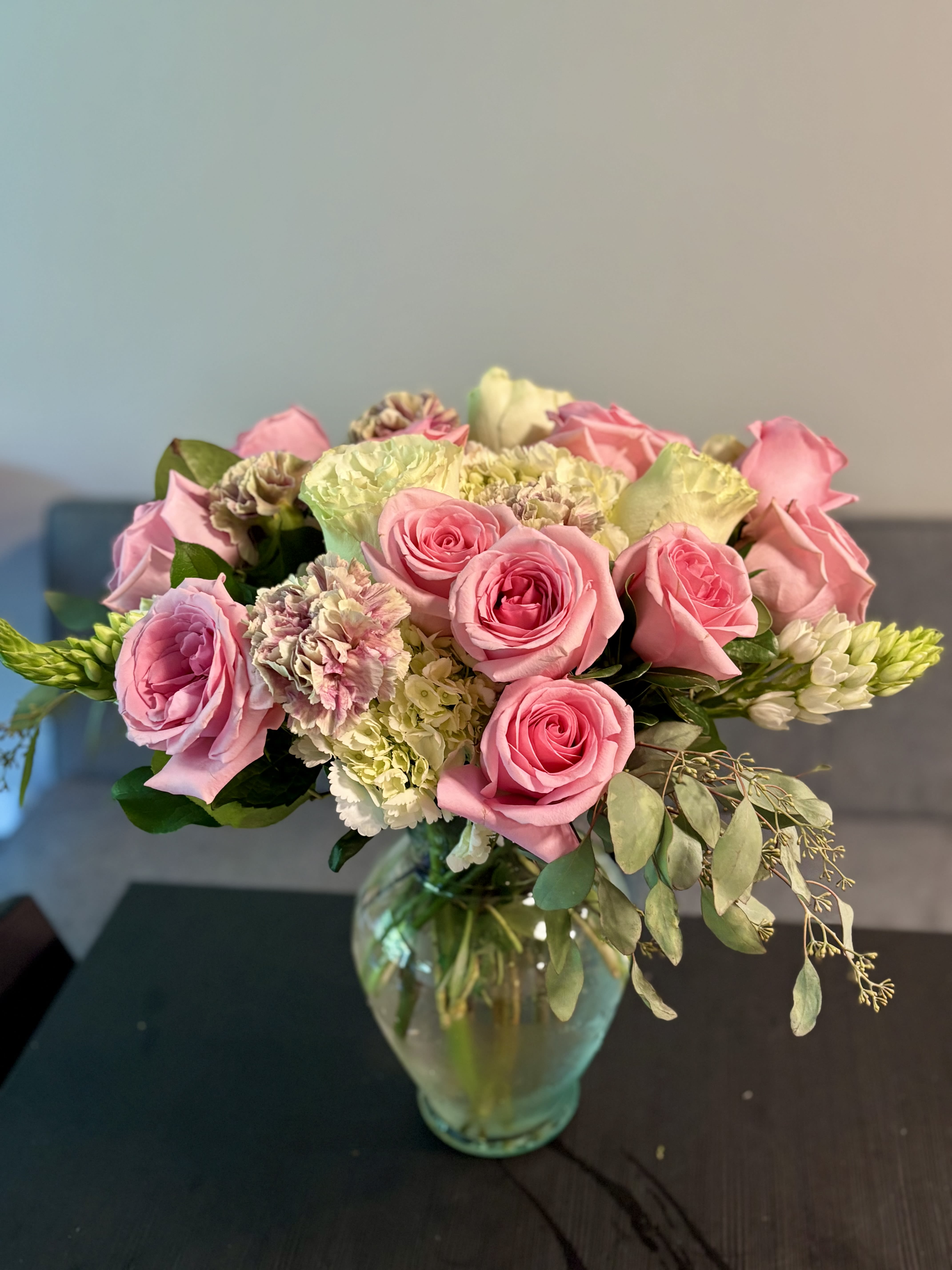 Eternal Charm - Pink roses and light white hydrangea carefully combined for a fresh and chic look. Perfect for birthdays, anniversaries, or just to brighten someone's day with a soft, romantic touch of color.