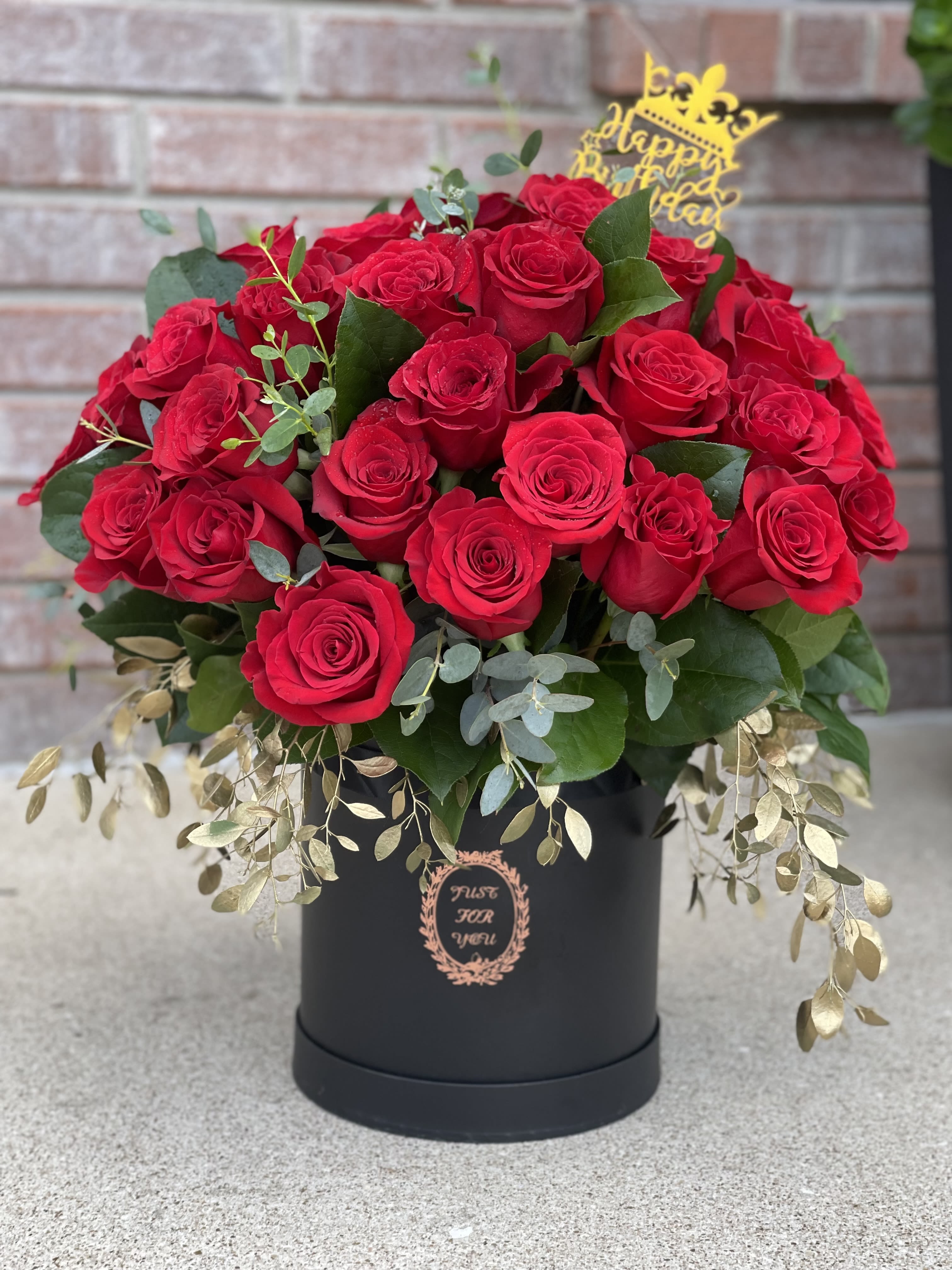 Rouge Prestige - Designed to impress, Rouge Prestige elevates any occasion with its bold elegance and refined charm. A masterpiece of romance, crafted to leave a lasting impression.