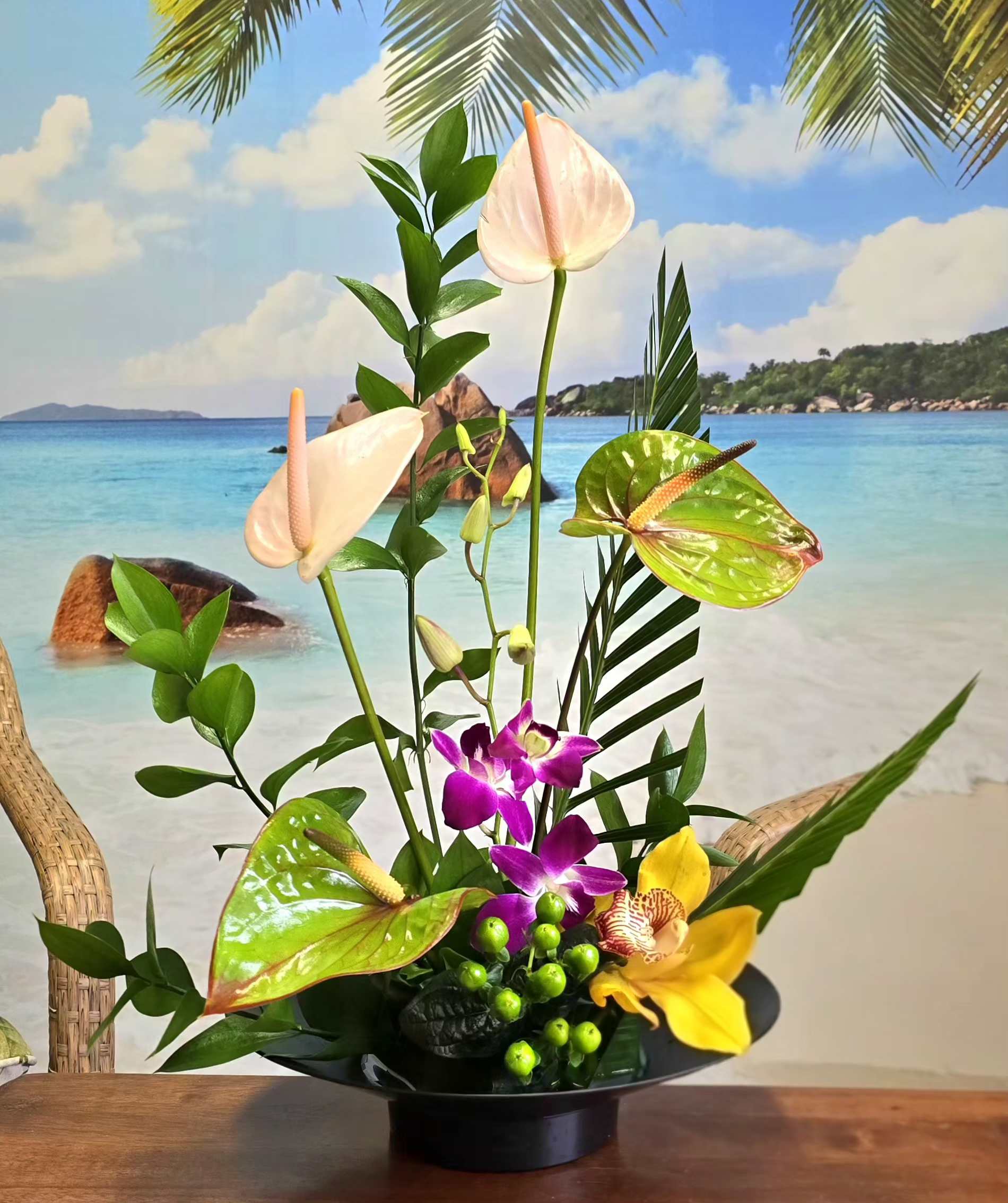 Hana - Hana brings soft elegance and serenity into any space. This arrangement blends Japanese minimalism with island warmth. 