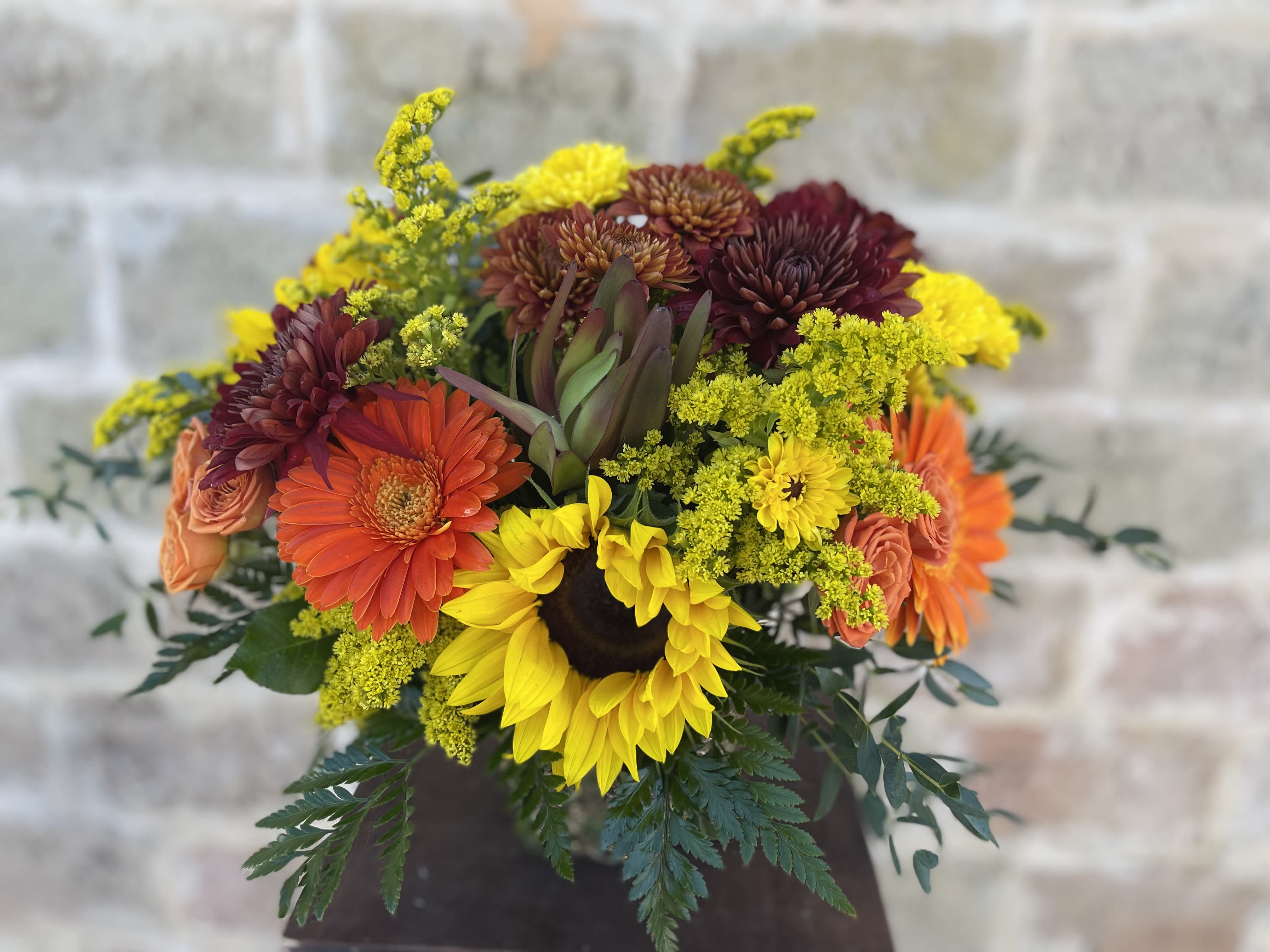 Fall in Bew England  - Beautiful short modern design that could be used as a beautiful gift to dress your table in the living room or your table for your special dinner. 