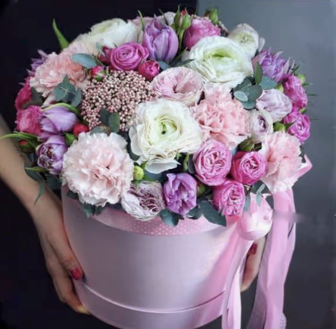 PINK HAT BOX - So many pretty flowers, tulips, ranunculus, roses and more 