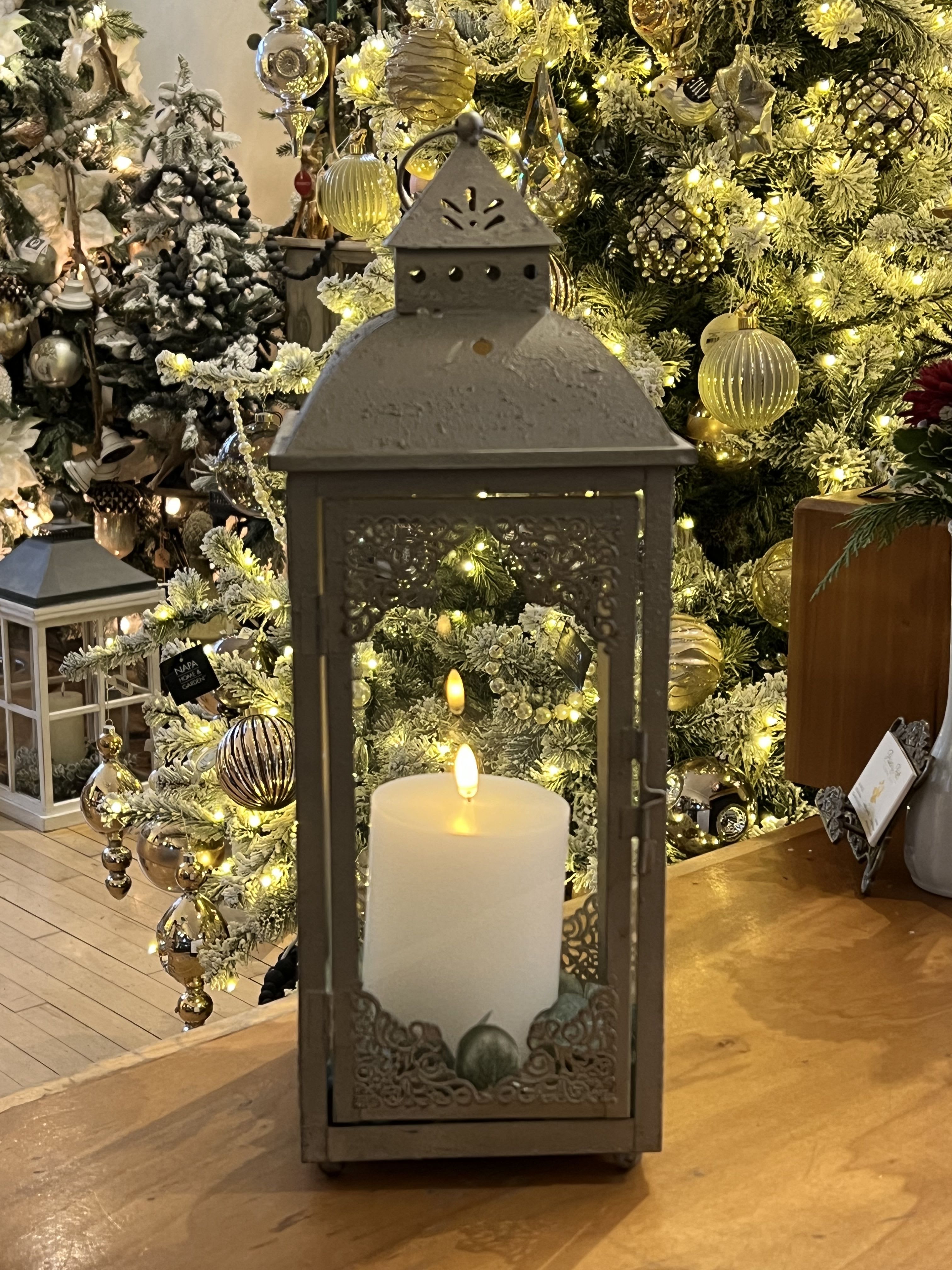 Christmas Lantern - Beautiful Lantern with a candle and a Christmas candle ring