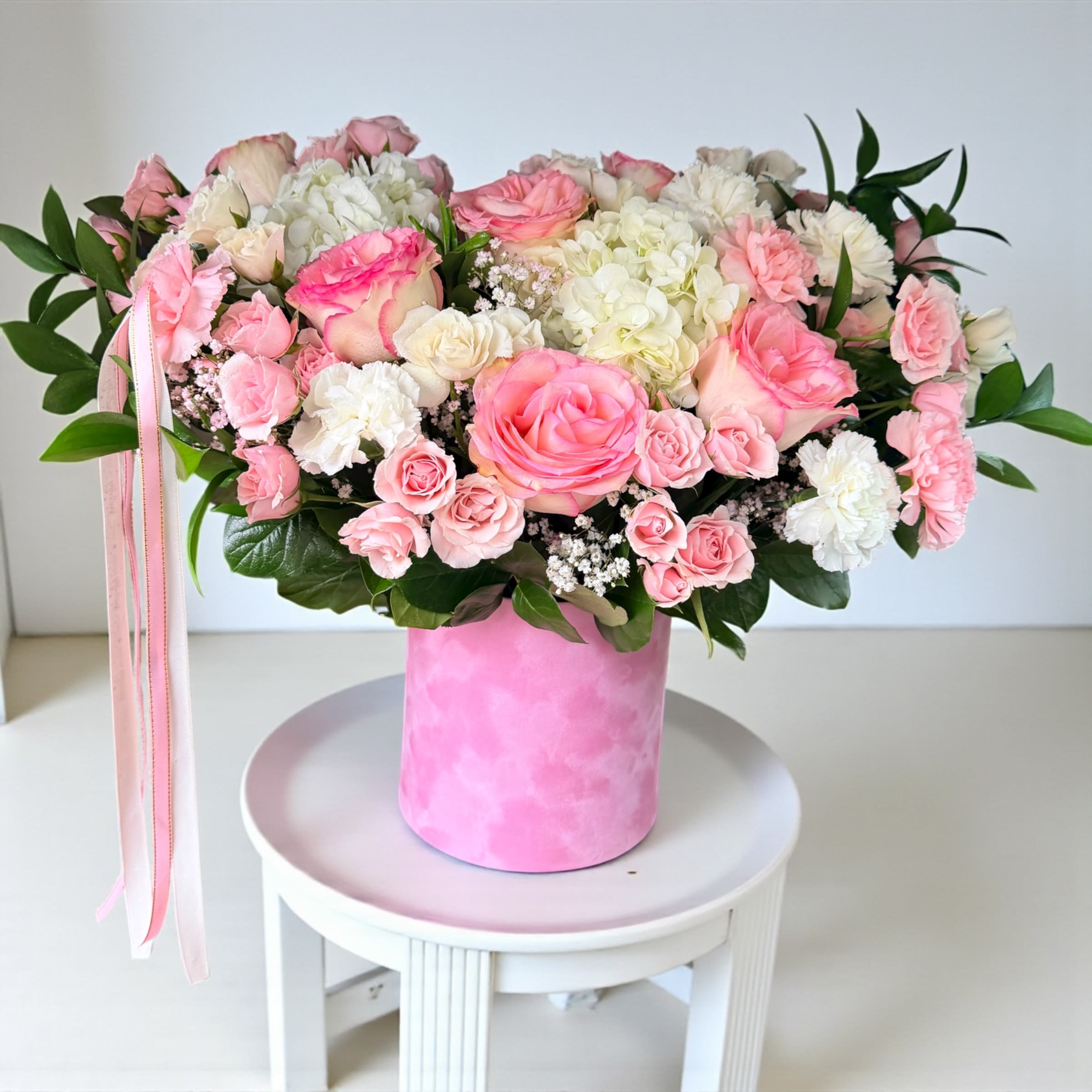 Pink Large box - Mixed flowers with large pink box