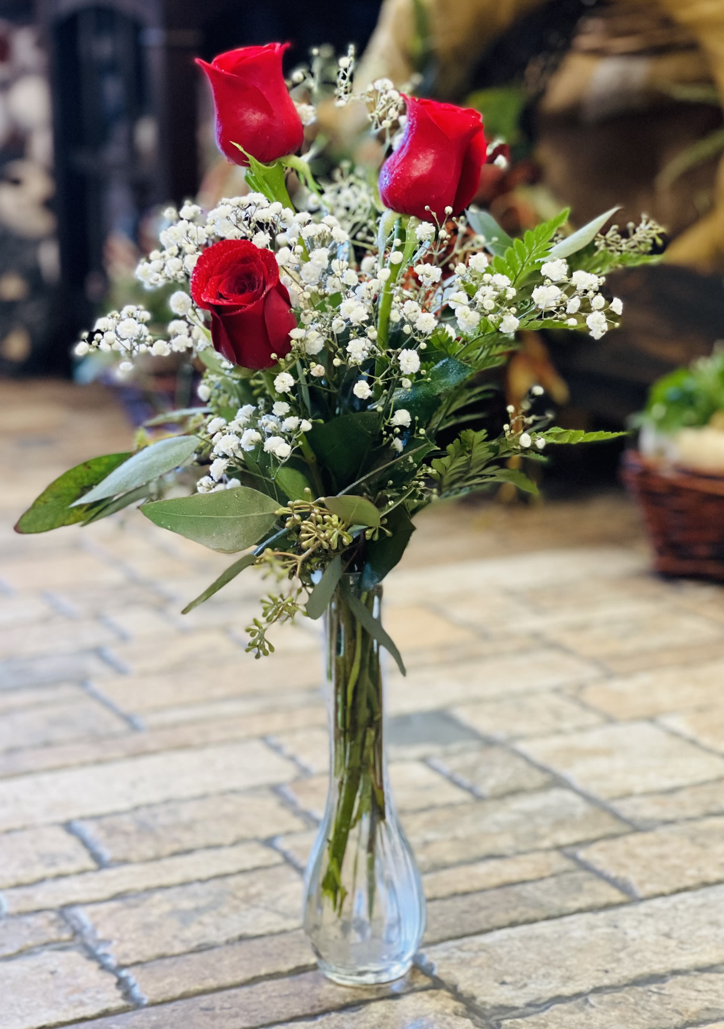 Red rose classic  - In store pick up only.   3 Red Roses in a Vase with Baby’s Breath Simple, elegant, and full of meaning, this arrangement features three classic red roses nestled among soft, cloudlike baby’s breath. 