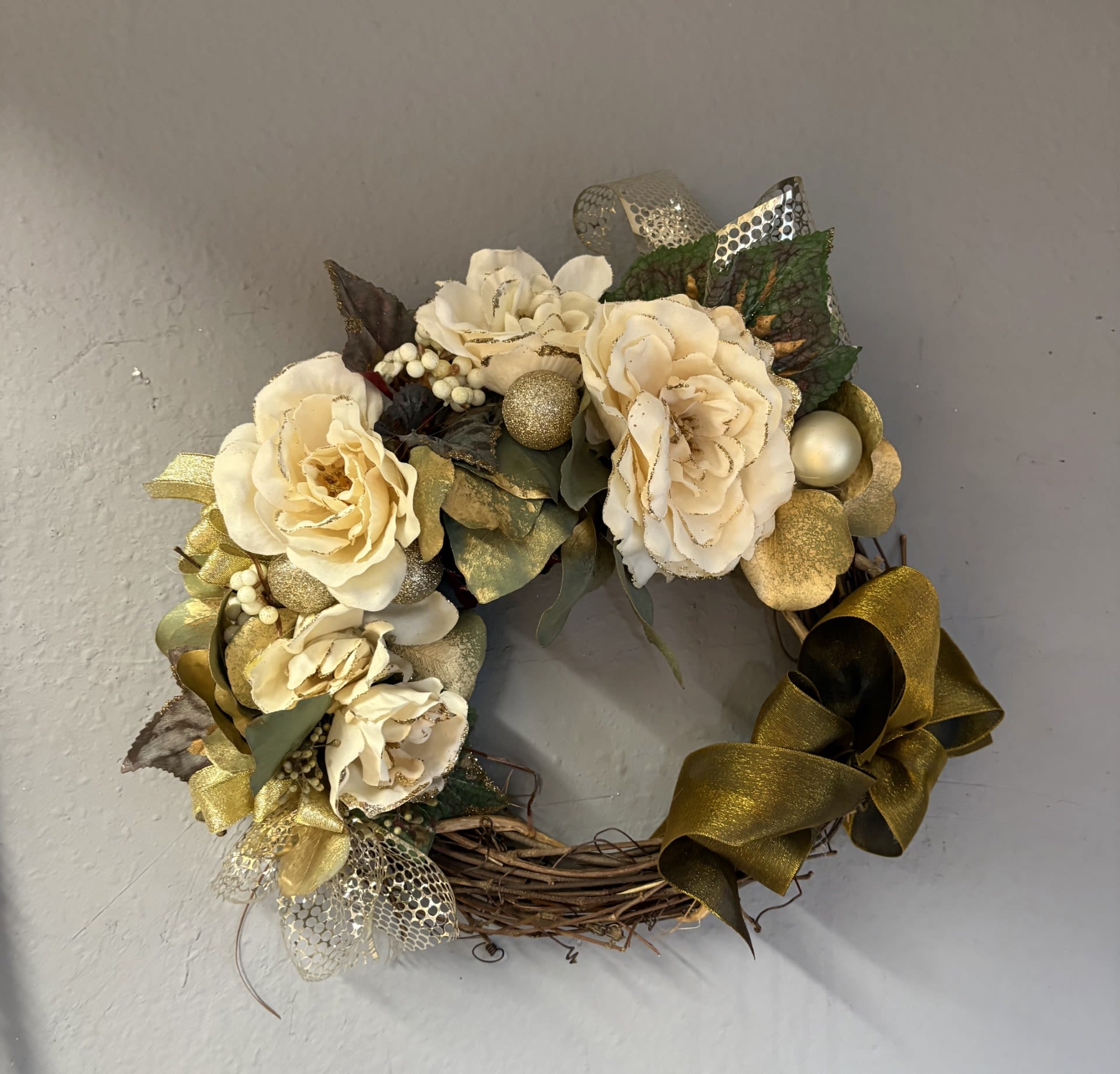 Mini Holiday Wreath (silk white roses) - A gorgeous mini wreath decorated with white silk flowers and accented with a beautiful bow. 