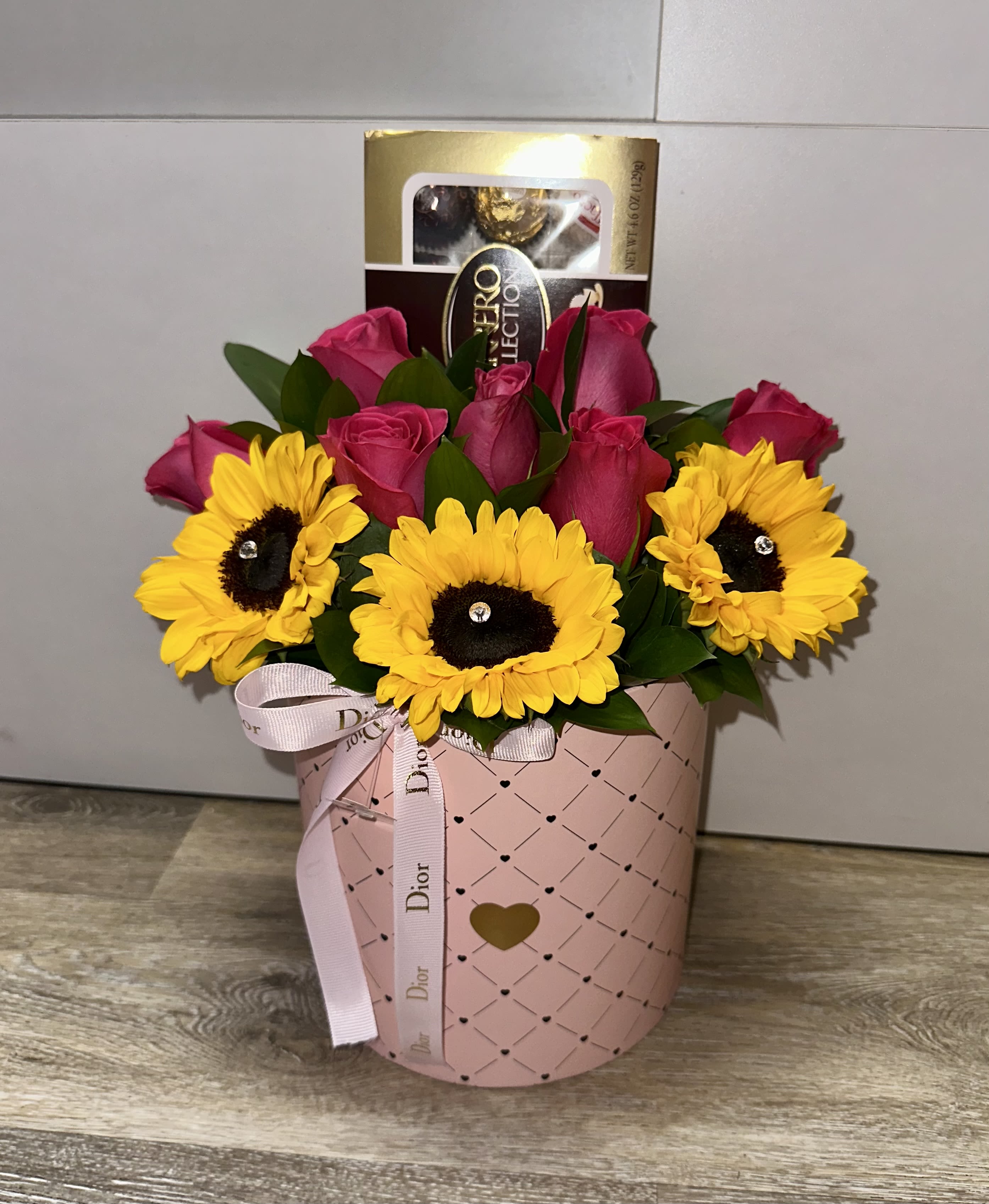 Large pink box with sunflowers, roses, Ferrero Rocher box - Large pink box with sunflowers, roses, Ferrero Rocher box
