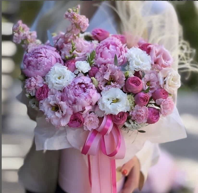 Ethereal Beauty Box  - The &quot;Ethereal Beauty Box&quot; is an exquisite arrangement that brings together the romantic charm of roses, the lush elegance of peonies, the delicate fragrance of stock, and the whimsical beauty of lisianthus. Nestled in a stylish, elegant box, this bouquet radiates grace and sophistication.