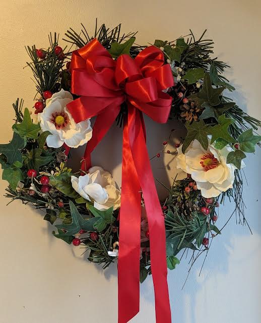 Magnolia with Red Berries Silk 17&quot; Wreath - 17&quot; Wreath