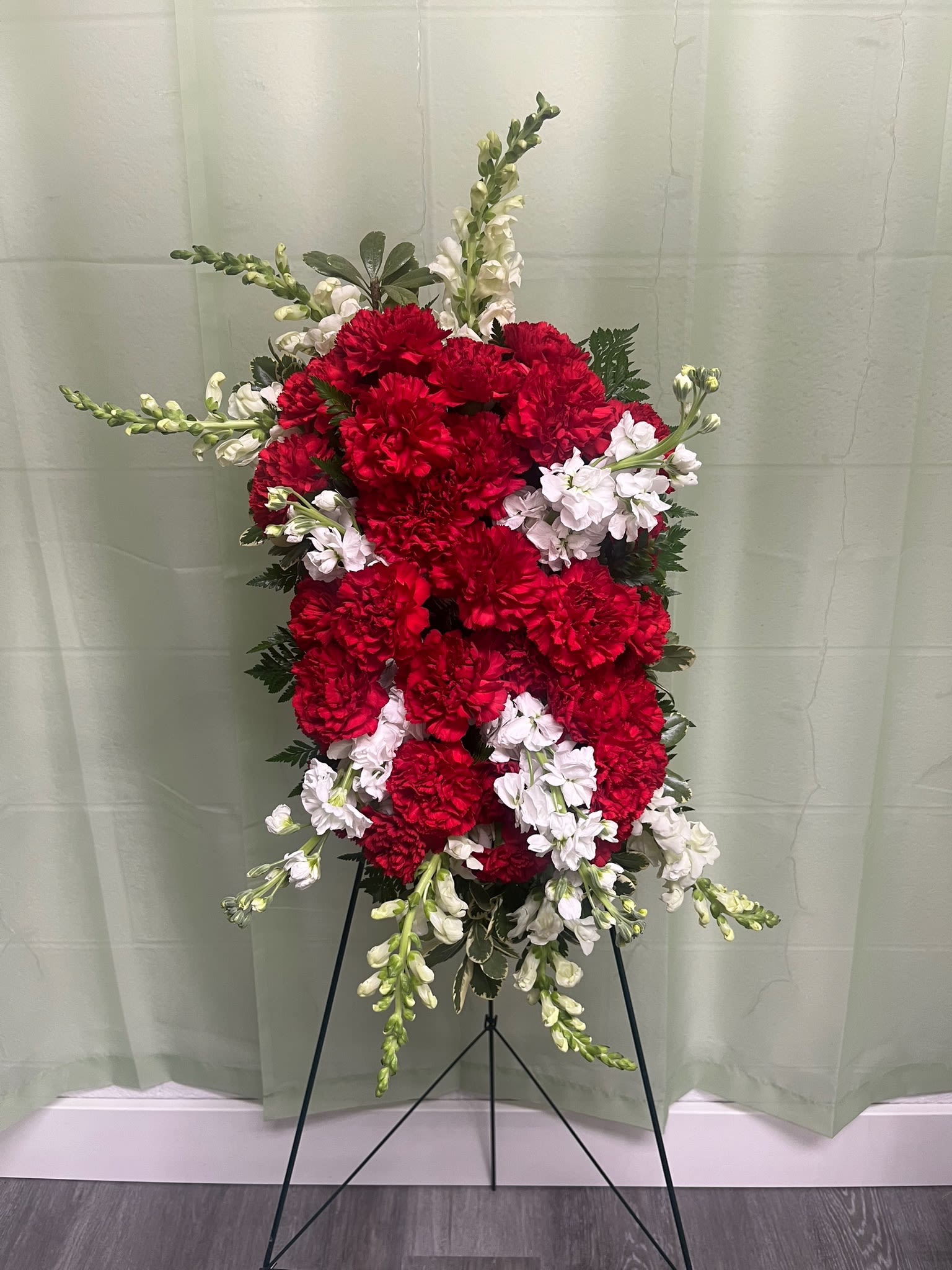 Small Standing Spray - Colors may vary. Please contact us for with order specifications.