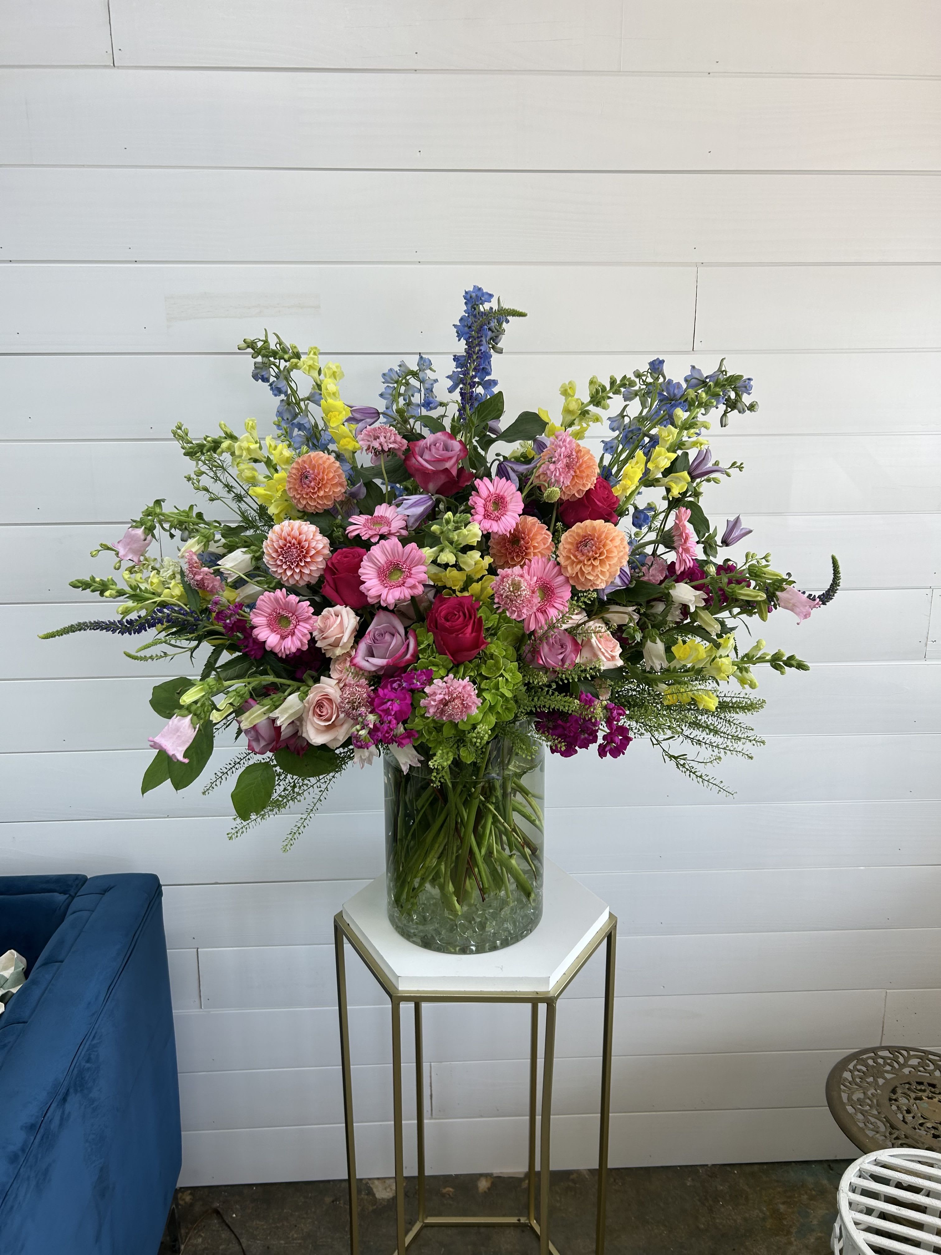 Extravagant Bouquet - Drowning in a sea of love, gratitude, apologies, or sympathy? This floral masterpiece is your golden ticket to making someone’s flowery fantasies bloom! It’s so beautiful the recipient will find a way to make it fit anywhere and everywhere! 