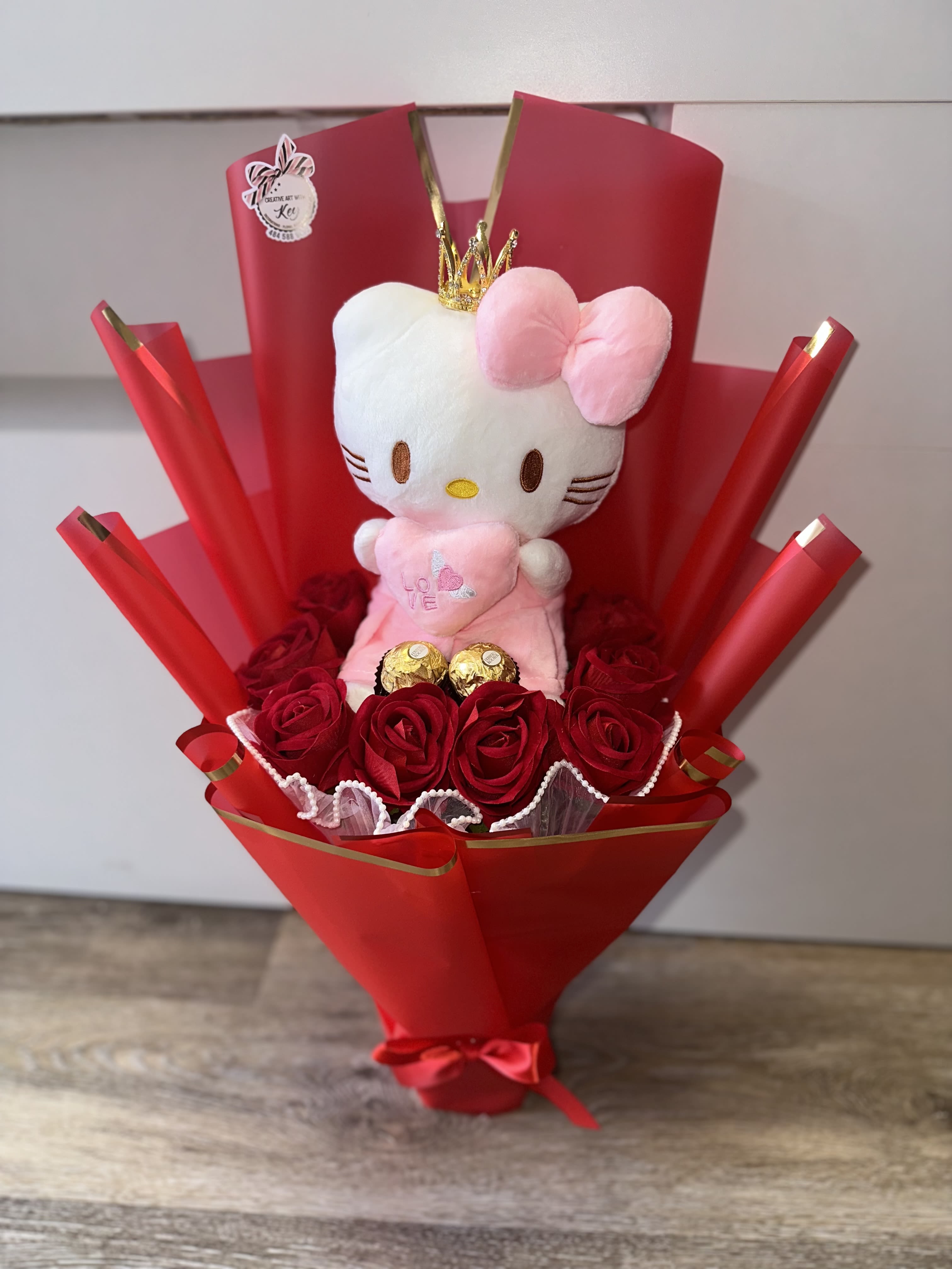 Hello Kitty, roses, Ferrero Rocher - Hello Kitty, roses, Ferrero Rocher
