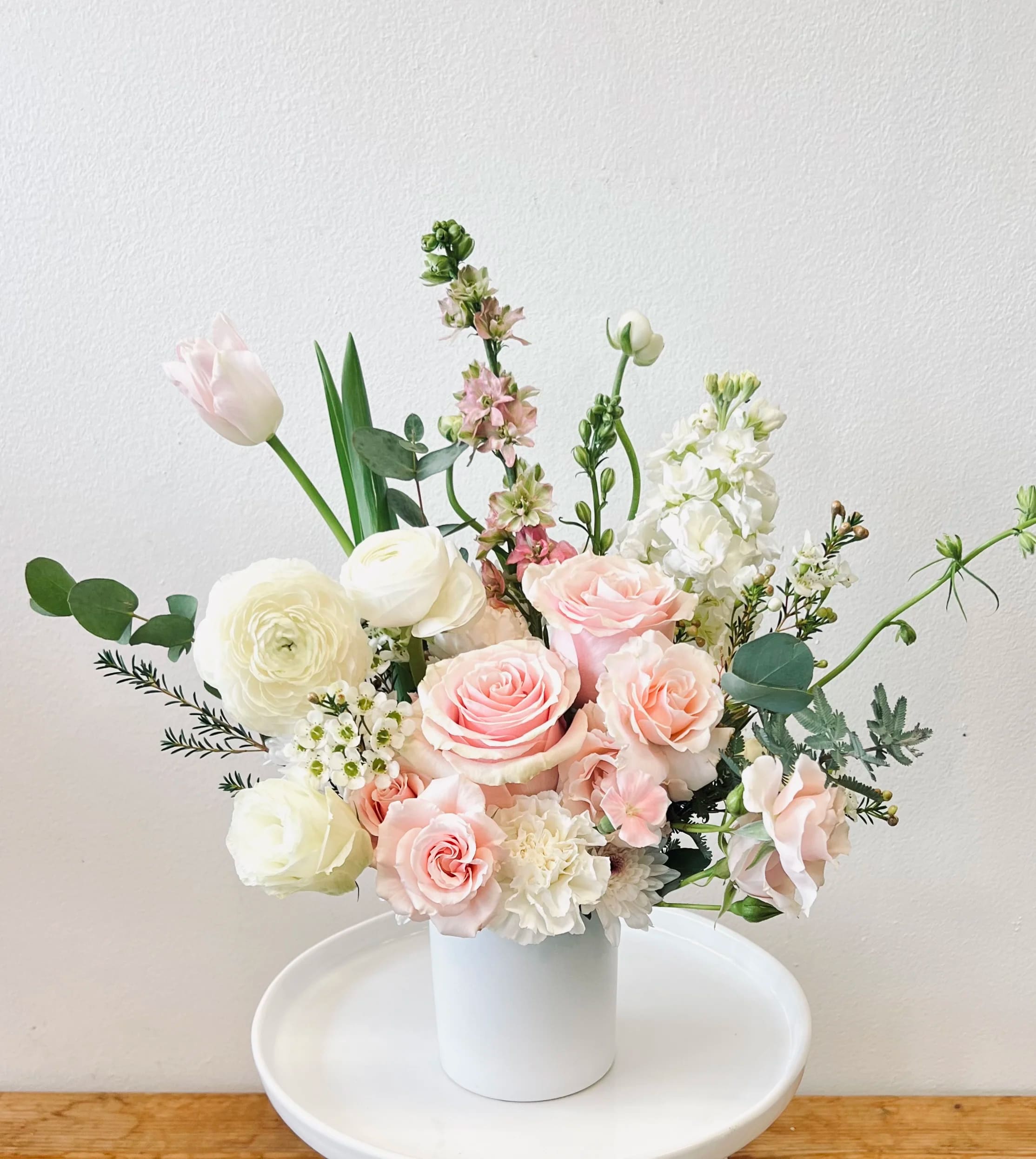 Creamy Pink Vanilla (S) - Petite Handtied Bouquet  *Store Hours: Mon~ Fri: 10:00 a.m. to 6:00 p.m. Sat: 9:00 a.m. to 4:00 p.m. Sun: Closed  *Delivery:  Deliveries occur roughly between 9am - 5pm. We are unable to offer further specific delivery windows or guarantee delivery times. but we will always do our best to accommodate requests. If your delivery address has a gate code number, please provide it for smooth delivery. Thank You :)  *PICK UP:  We work with a limited staff. We can only take a limited amount of orders per day. Please try to time your pickup as close to the shop as possible to avoid congestion and ensure the freshness of your flowers. Sometime we may not be in the shop due to flower deliveries or event flowers set-up.  If you need to pick up before 10am, please contact our shop to place your order directly. Text order: (714)715-1482  *Please note that your arrangement may vary slightly from the picture depending on the season and store stock, but we will match color schemes and guarantee it will be fresh &amp; beautiful.  Thank you! 