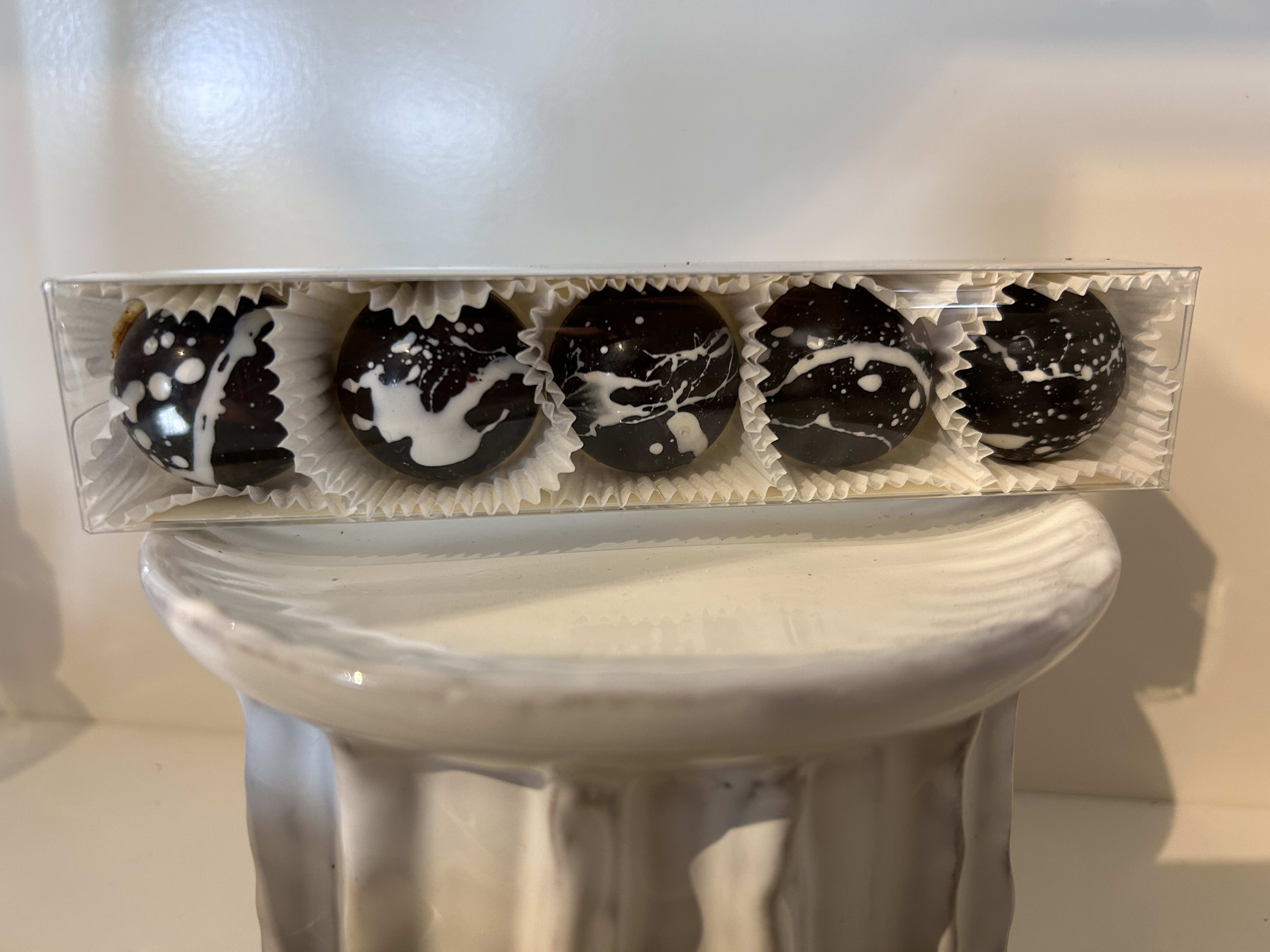 Dark Chocolate Caramel Chocolates  - Twenty-four blackbirds, Vanilla Salted Caramels  rich vanilla caramel sprinkled with Maldon sea salt crystals are encapsulated in 100% unsweetened Dominican chocolate.