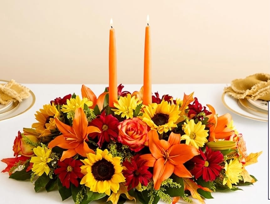 Thnkgiving - Hermoso centro grande de mesa colores naranjas grande con velas colores otoño flora variada