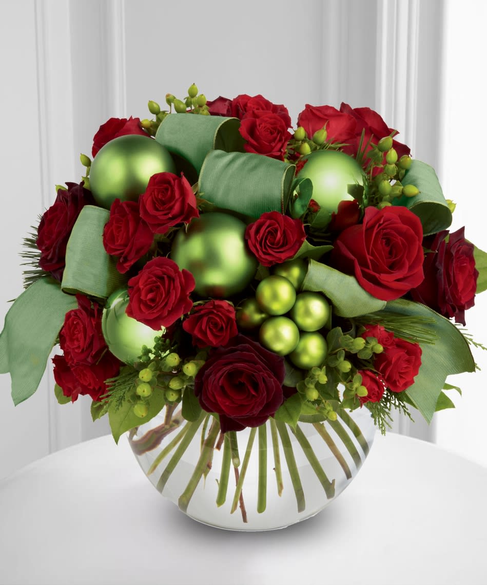 Ball of christmas - a Ball  base, with red roses decorates with Christmas beauties.