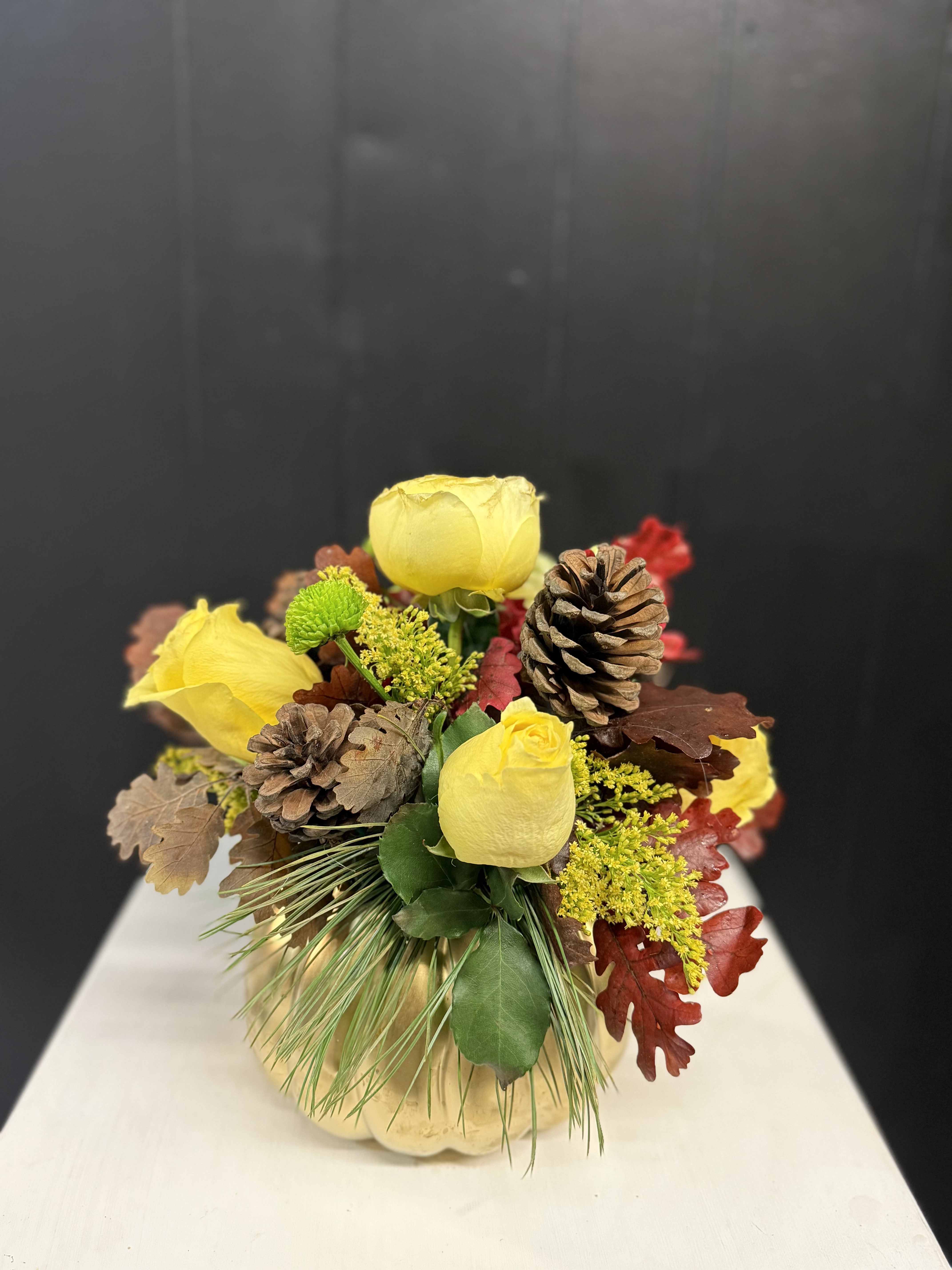 bouquet warm thanksgiving wishes - A mix of roses and tropical flowers that make this Thanksgiving model perfect for your home or to give as a gift to that special person. It is also widely used to decorate your table for Thanksgiving dinner!!