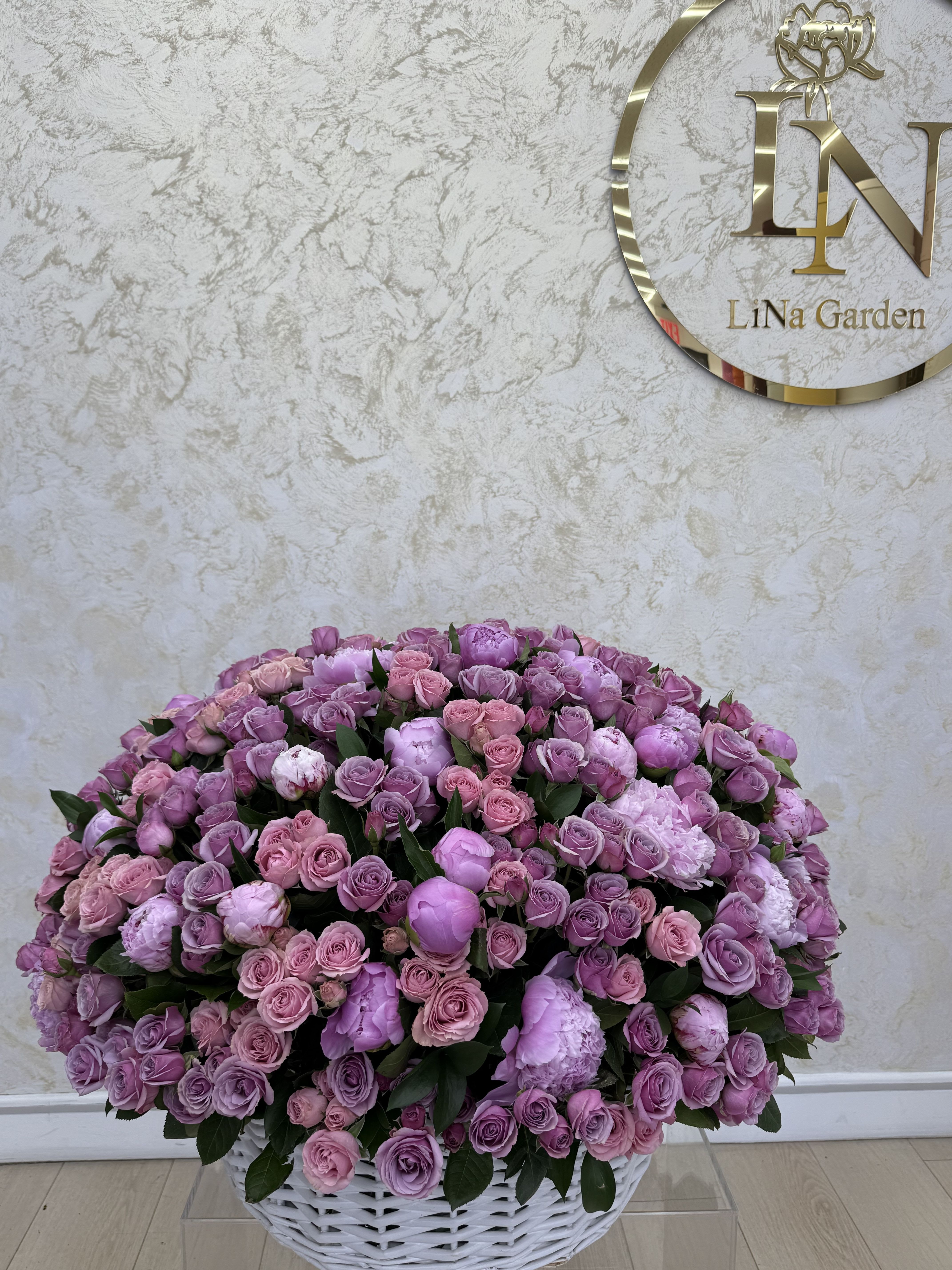 Basket 12  - Mix basket with peonies  