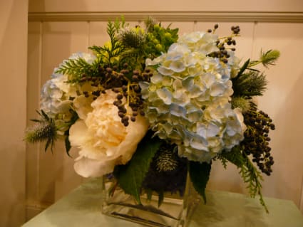 FROSTY - Frosty elegance for any sentiment.