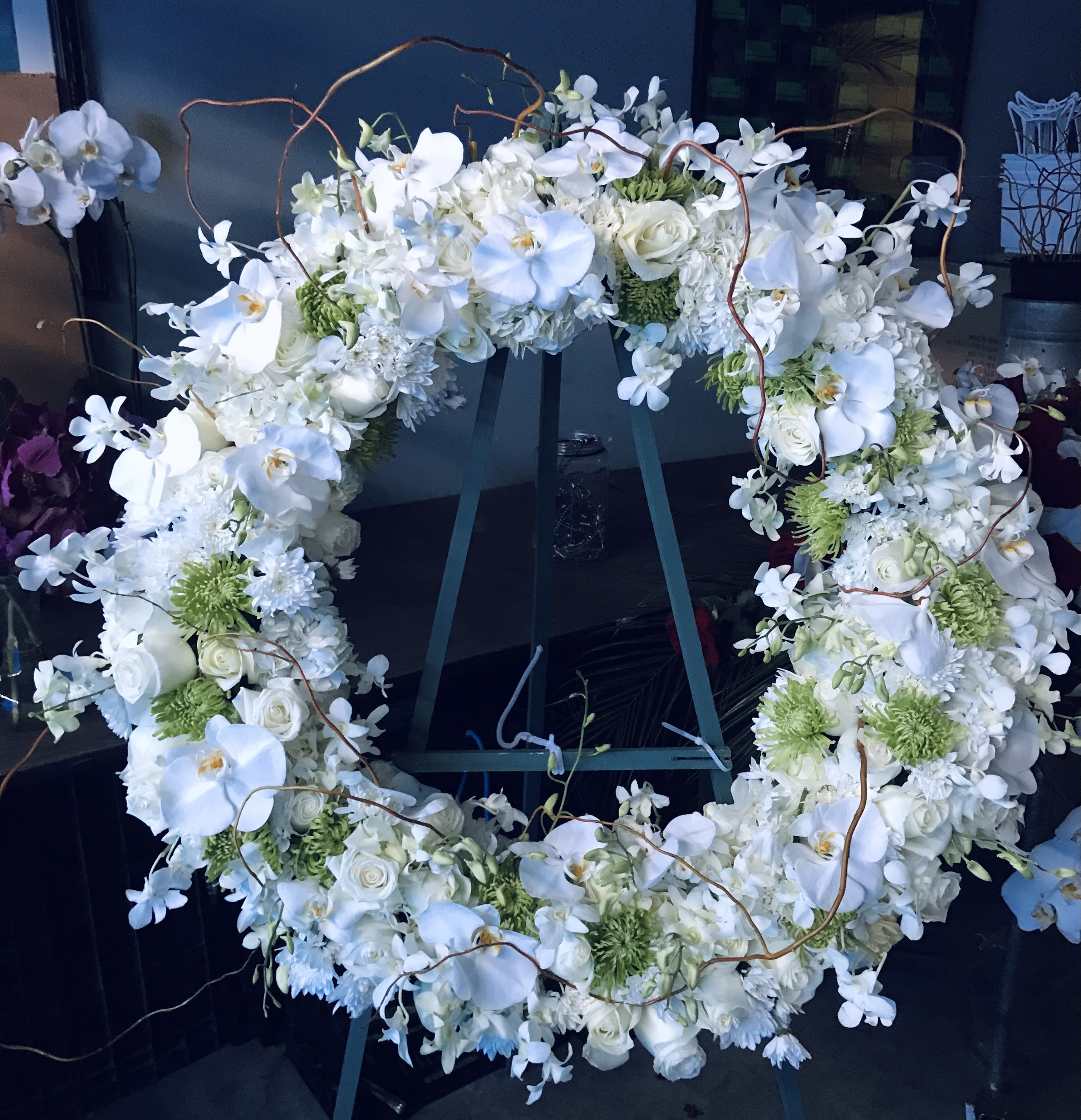 24&quot; large wreath   - white and green flowers