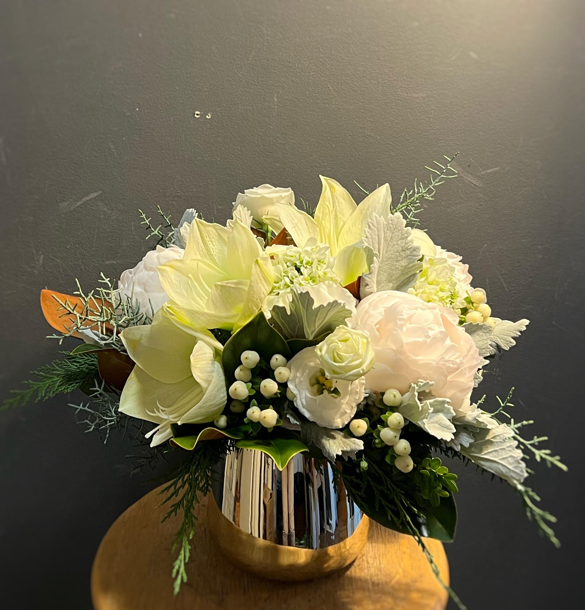 N_white 1 - white winter flowers arrangement