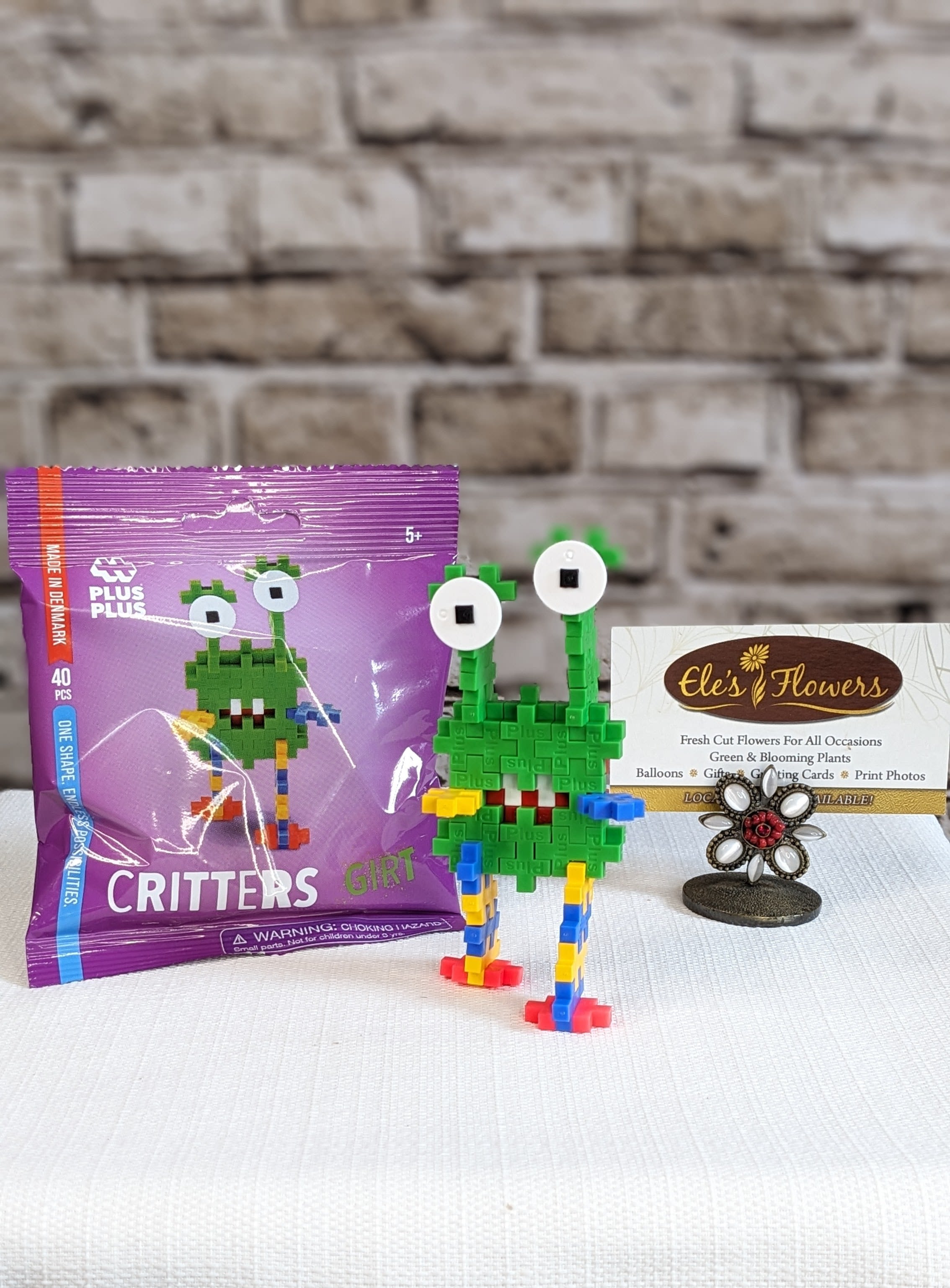 Girt - Plus Plus Critters - Girt (Coral, Red, Mustard, Cornflower, Apple, White, Black)  Girt is an easy-going Critter that is always happy to hang out and have fun with his crew of friends. He leads the Critter Crew on many spontaneous adventures, but it’s often his impulsive style of leadership that gets the crew into trouble.  Each bag contains 40 Plus-Plus pieces including 1 or 2 "eyes" in a variety of colors, along with instructions for each Critter. Suggested for ages 5-12 