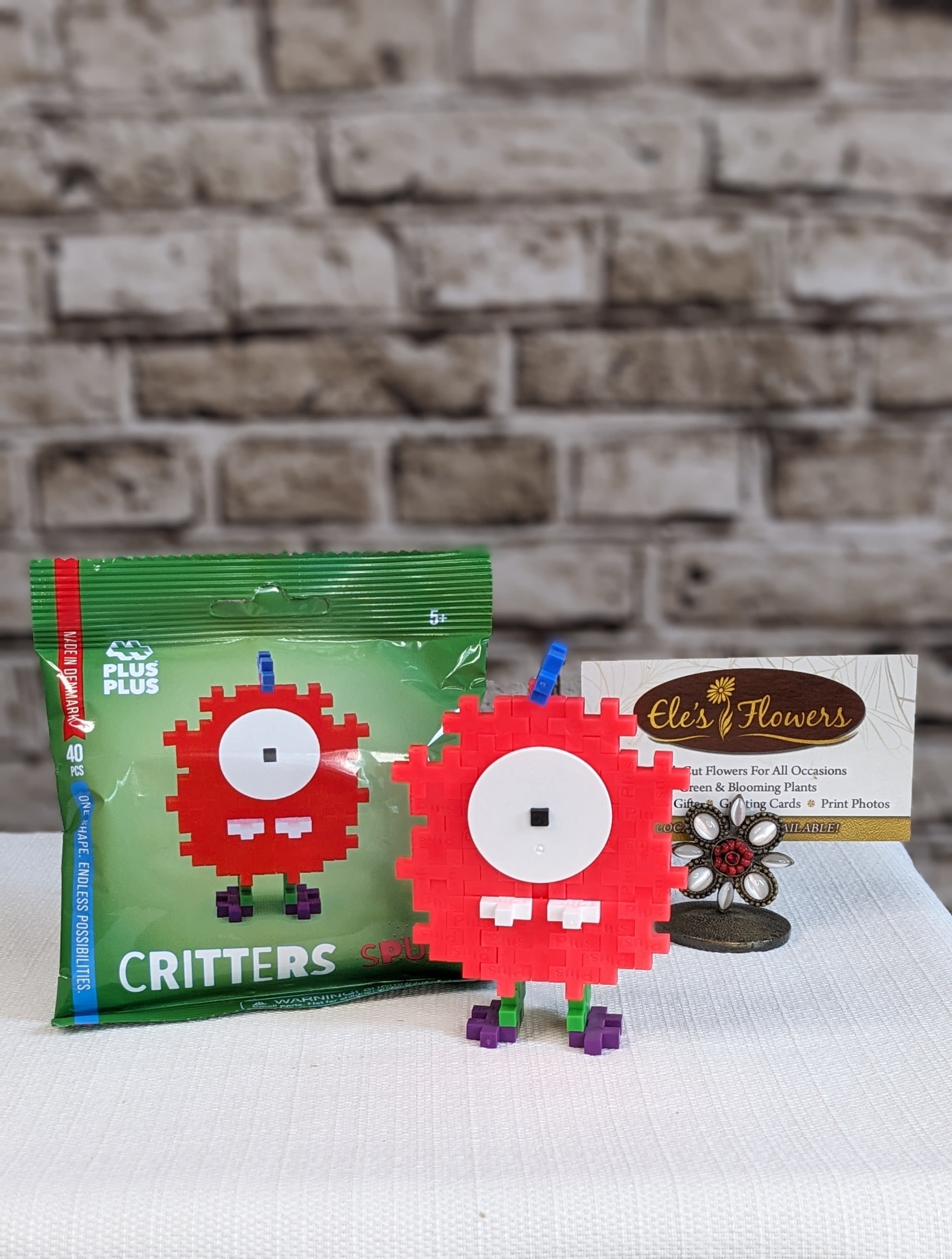 Spud - Plus Plus Critters - Spud (Coral, Apple, Cornflower, Violet, White, Black)   Spud is a little Critter with a big attitude. This grumpy Critter only cracks a smile when he’s with his friends, but he has to keep his eye open to make sure his crew doesn’t get themselves into (too much) trouble.  Each bag contains 40 Plus-Plus pieces including 1 or 2 "eyes" in a variety of colors, along with instructions for each Critter. Suggested for ages 5-12 