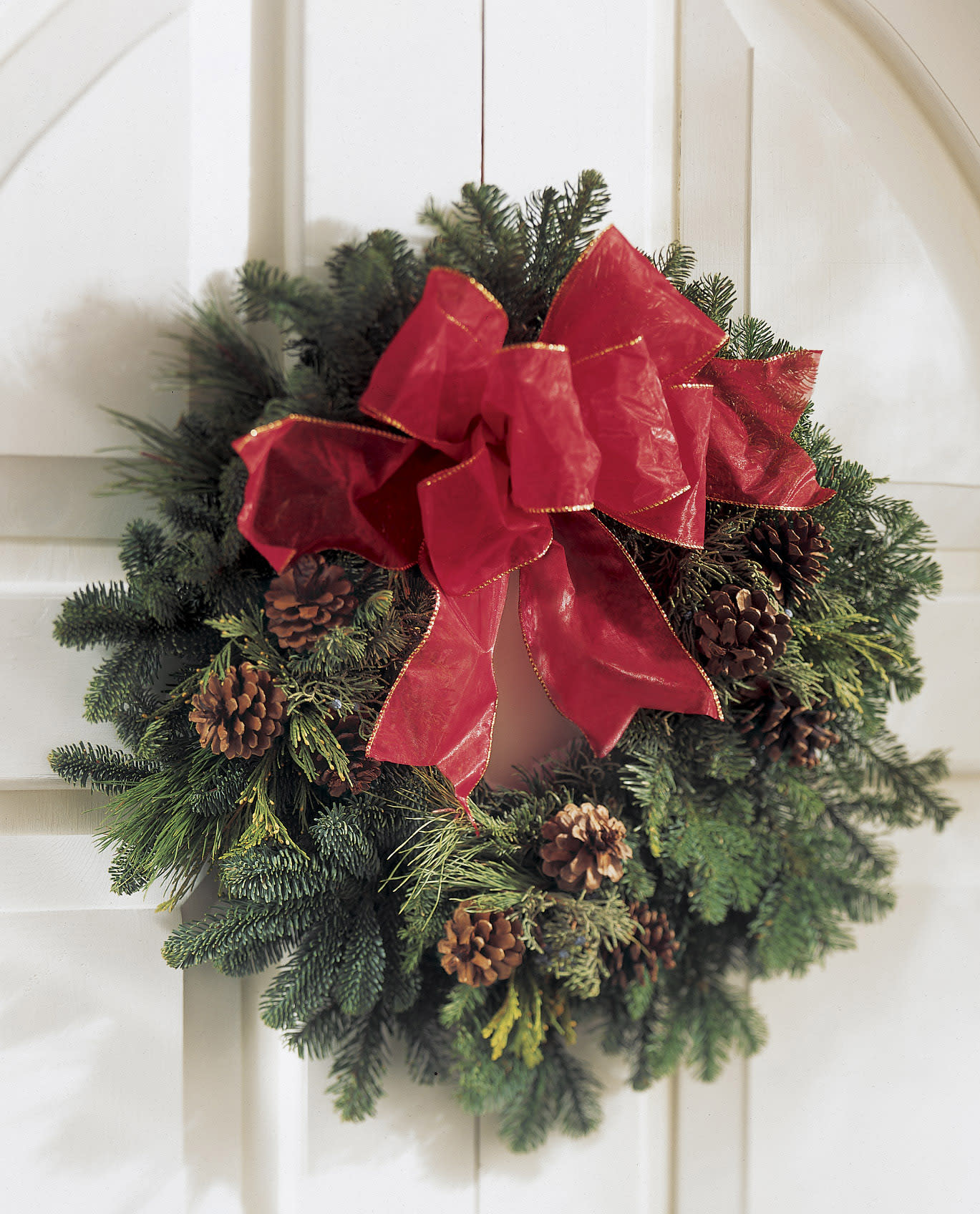 Holiday Wreath (with no flowers) - Our handmade, fresh Christmas wreaths are made to last you through the holiday season. Typically, they last long enough to add a unique festive touch to your home during the holiday season. To help your wreath last as long as possible, you can spritz water on the back every few days.