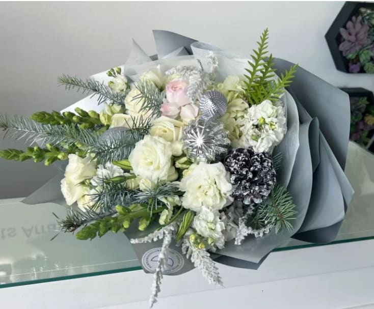 Ice Bouquet - Bouquet with white roses etc. VASE NOT INCLUDED 