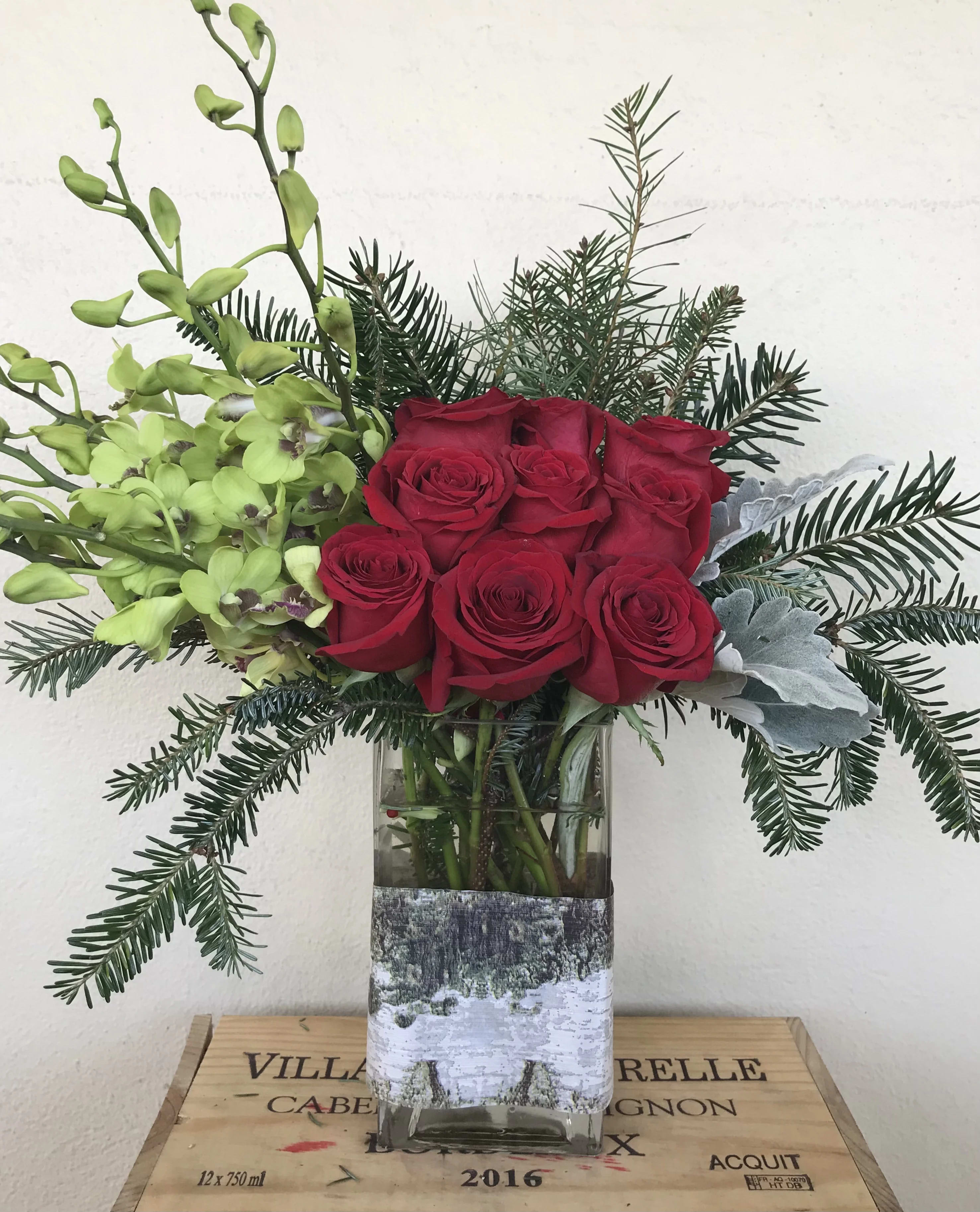 Christmas Art Deco - Roses, Orchids, green in glass vase 