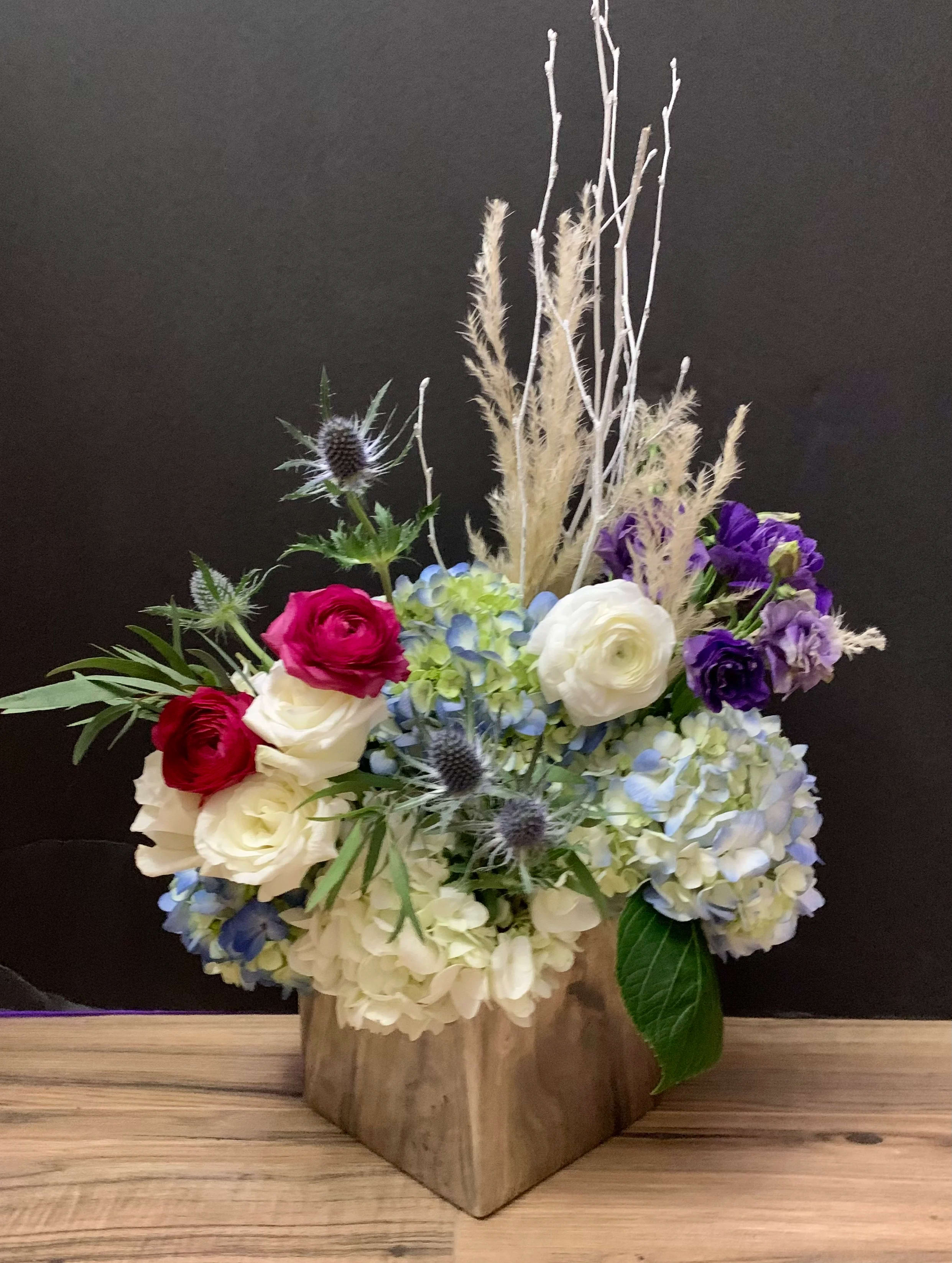 Holidays  - Roses, Hydrangeas, green 