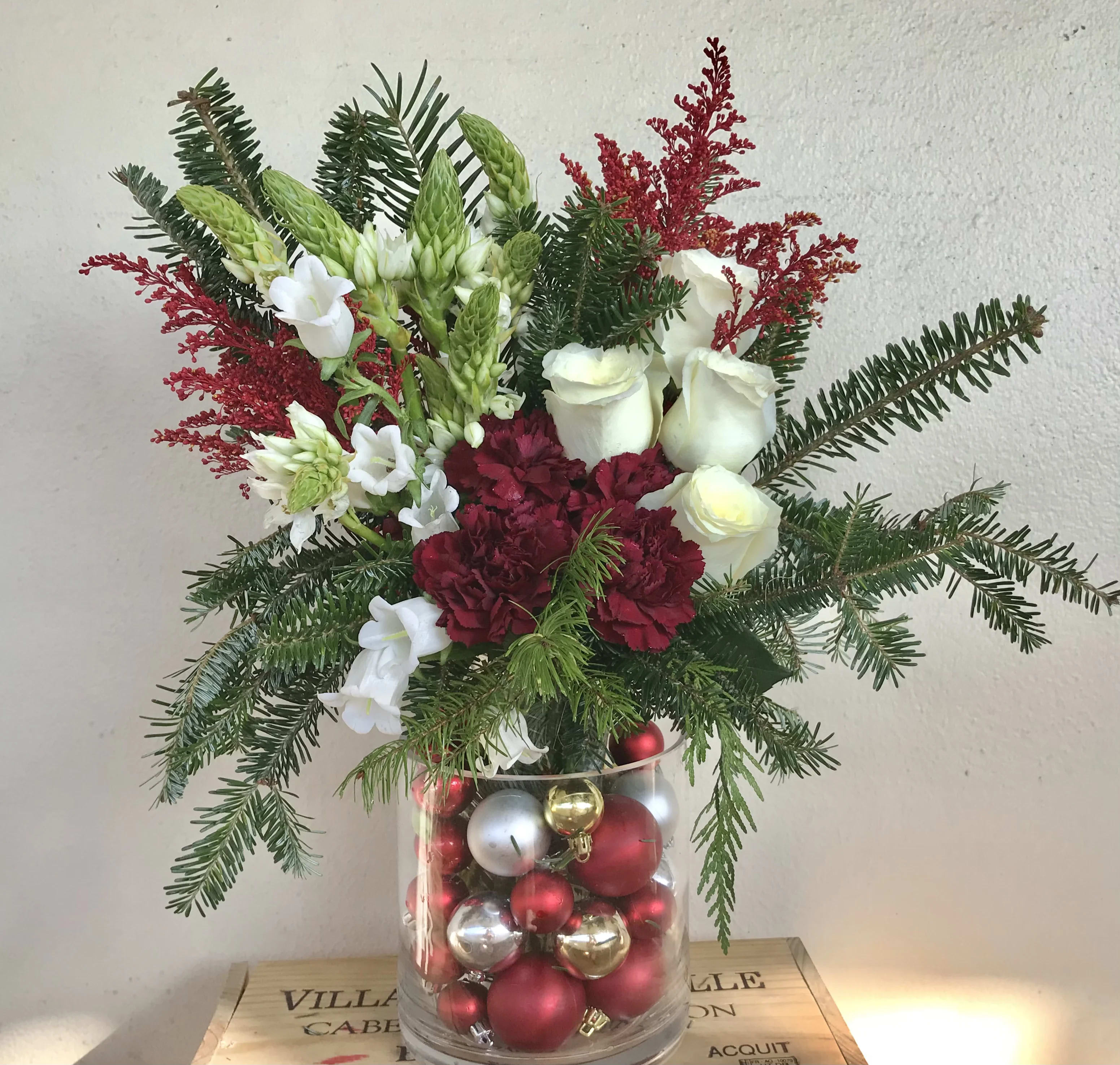 New Year Deco - Roses, Carnations, Bells of Bethlehem, green, 