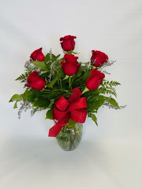 1/2 Red Roses - 6 Roses arranged in a vase. 