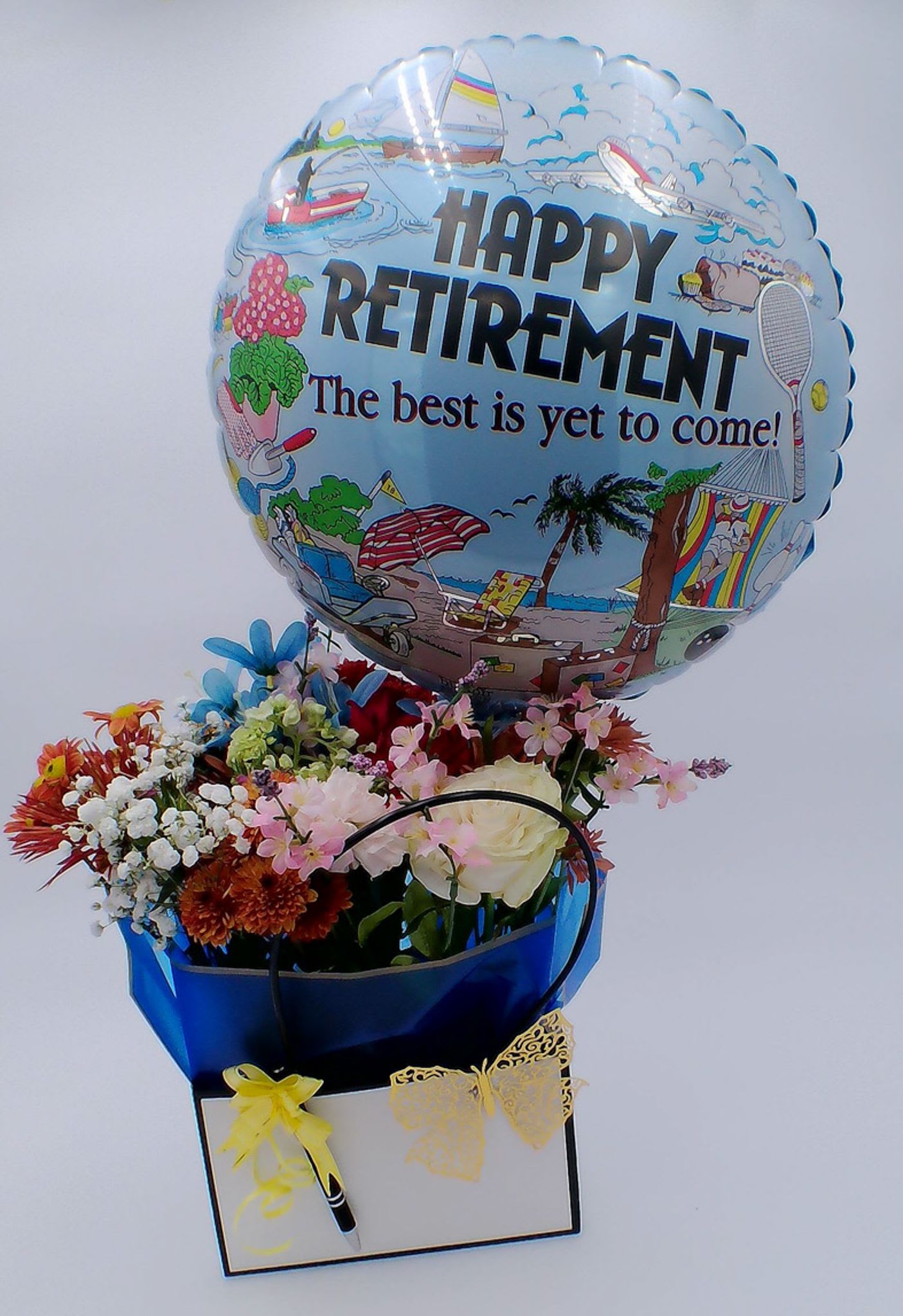&quot;Happy Retirement&quot; Flower Gift Bag with Balloon - Mixed Fresh Flowers (14–16 stems)A cheerful blend of 4 carnations, 2 daisies, 2 roses, 2 hydrangeas, 2 chrysanthemums, 2 sunflowers, 2 baby breath arranged in bright, uplifting colors to celebrate a joyful new beginning. 18-inch “Happy Retirement&quot; Foil Balloon (1 pc) Sleek pen (1 pc) Reusable Gift Bag (32.5 cm × 22 cm × 13 cm) (1pc) Total Weight: 700 g Ideal for: Retirement parties, office celebrations, farewell gifts, coworker appreciation, honoring years of dedication, and sending warm wishes for a happy, relaxing retirement.