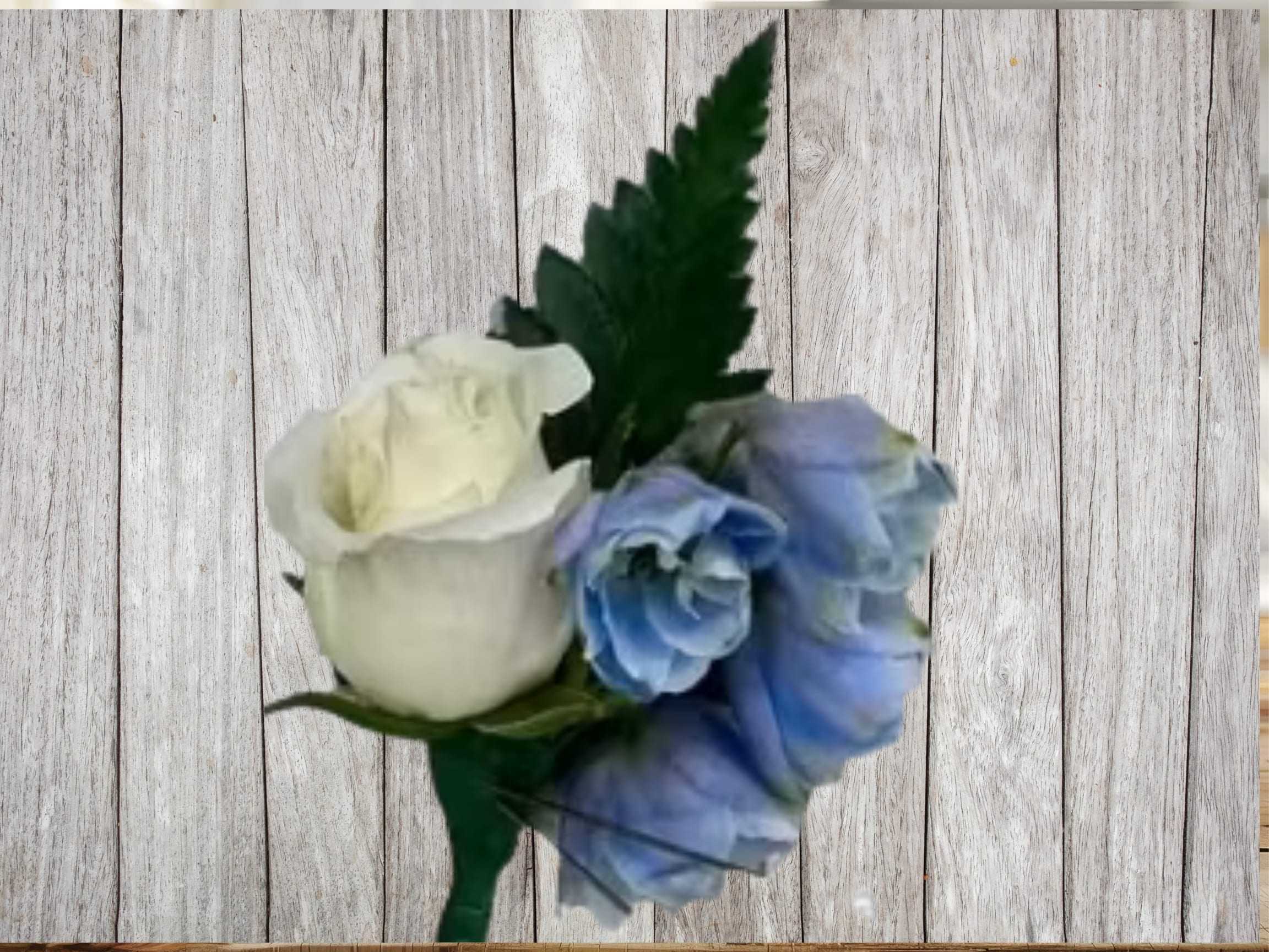 Boutonniere - Dress up your suit with a floral boutonniere. Perfect for weddings, prom, special ocassion or a romantic date night. You can customize the boutonnieres color palette to fit your needs. 