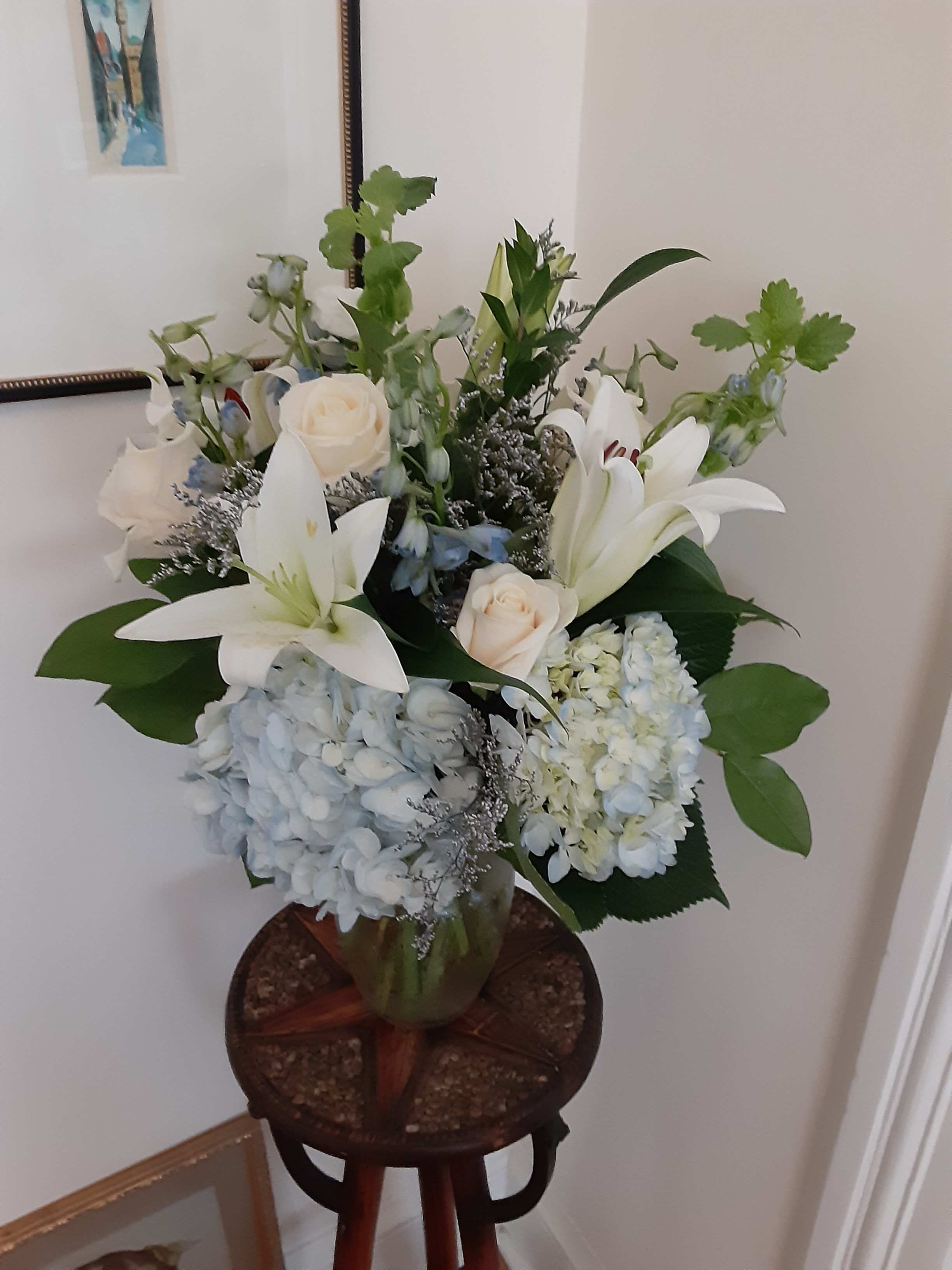 lilies, roses, hydrangea - subtle beauty