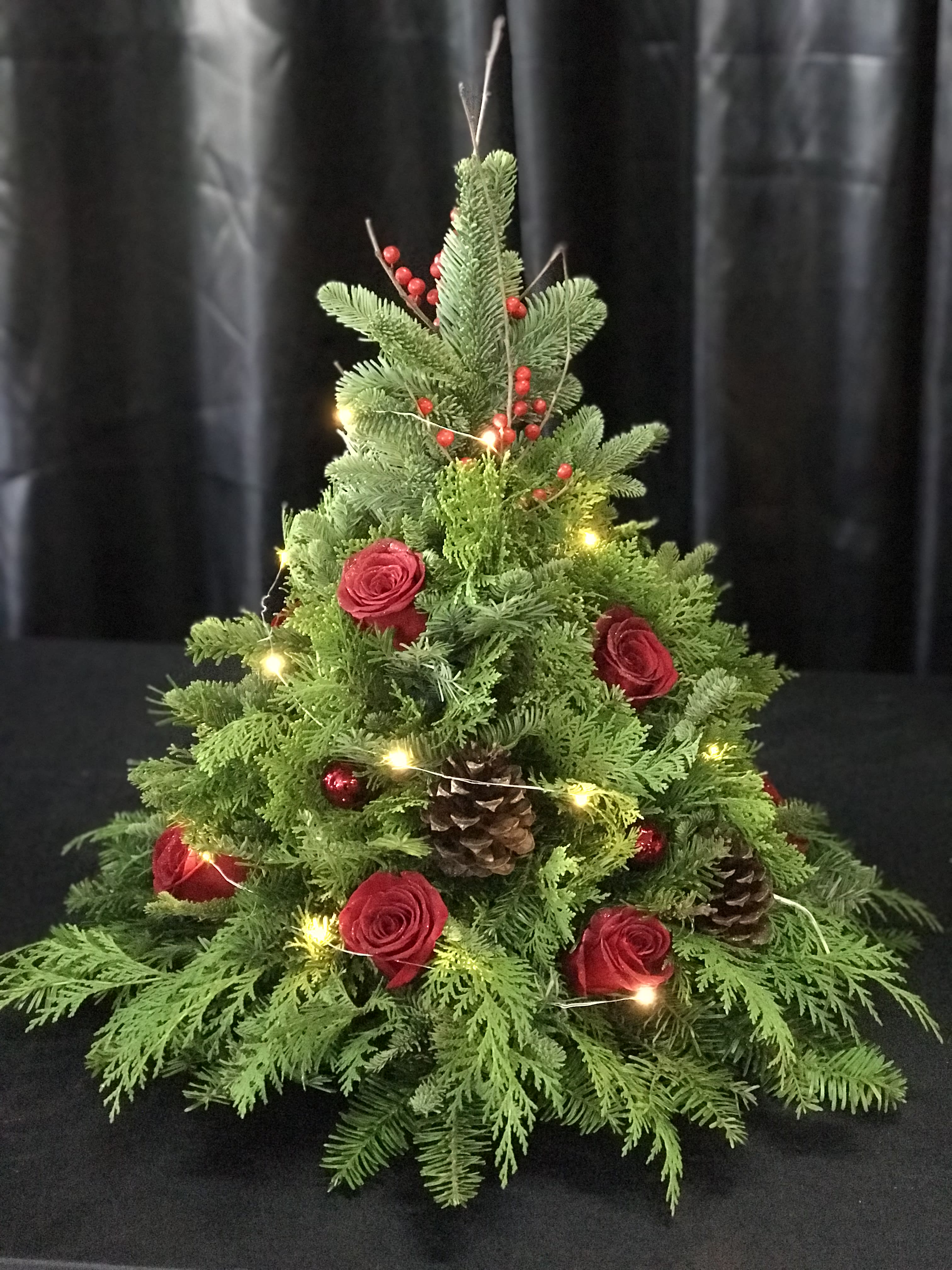 Christmas Tree with Red Roses - A Christmas tree with red roses